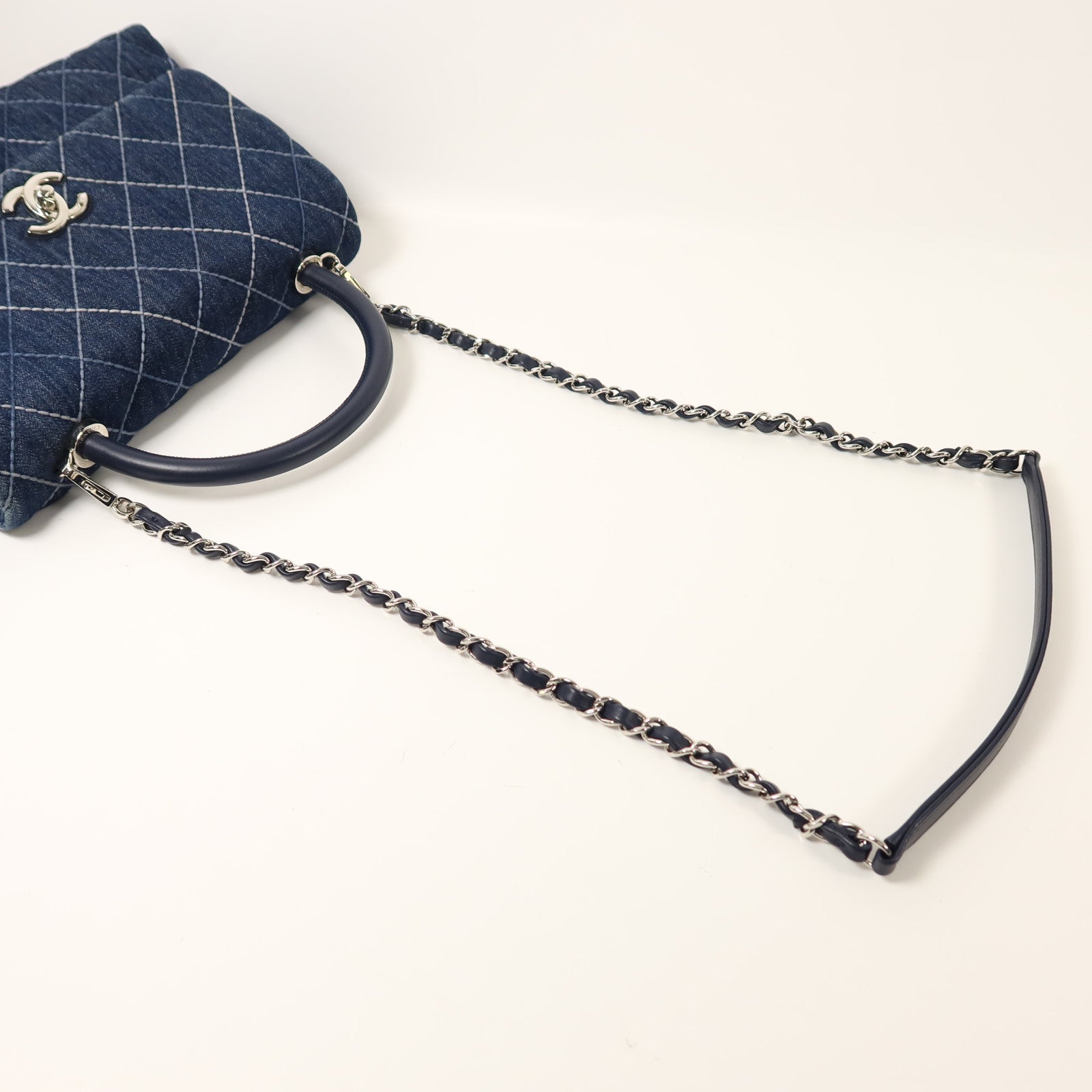 CHANEL 牛仔布Coco Handlec銀扣鏈帶手挽肩背兩用袋