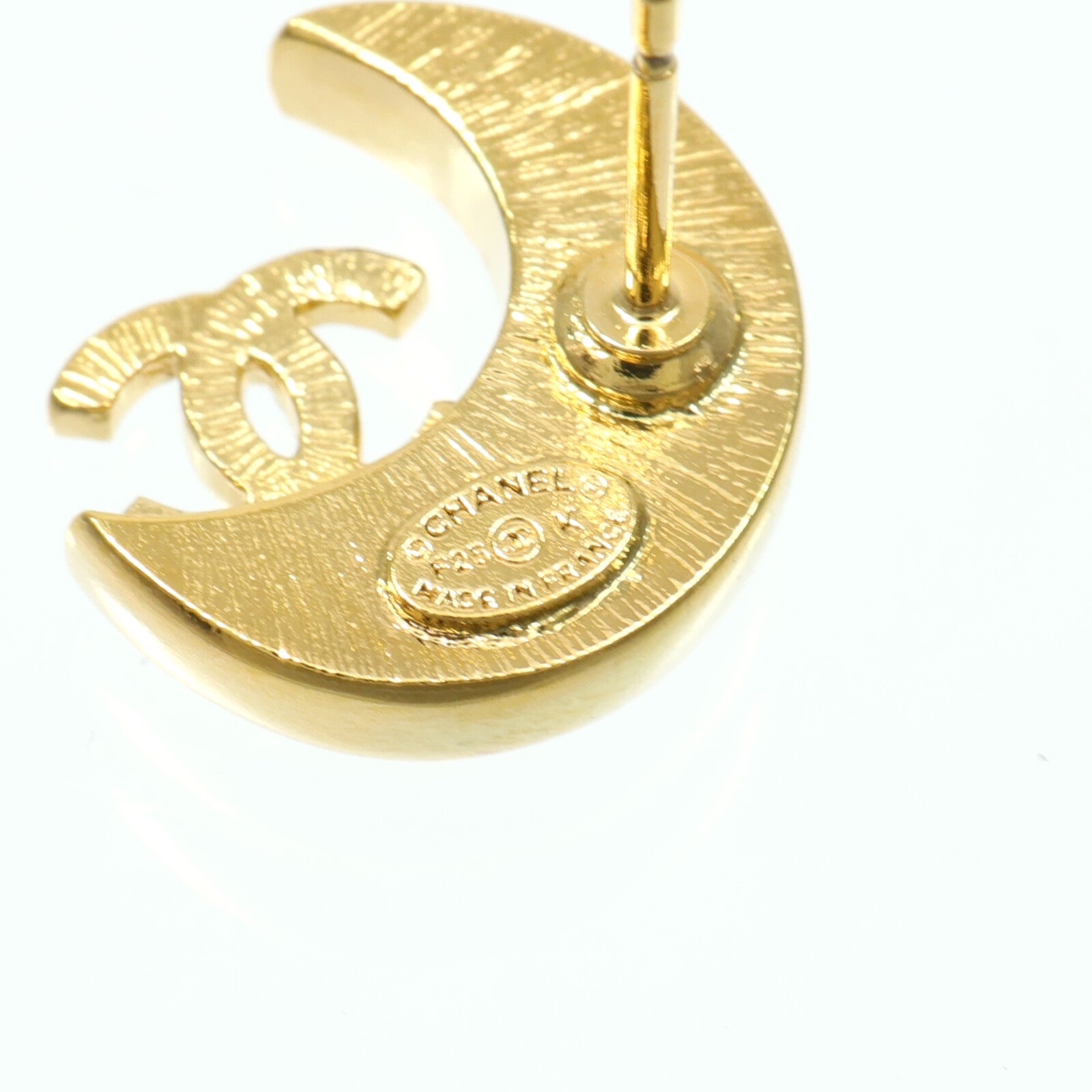 CHANEL 金屬/水鑽Crescent Moon CC Logo Earrings耳環