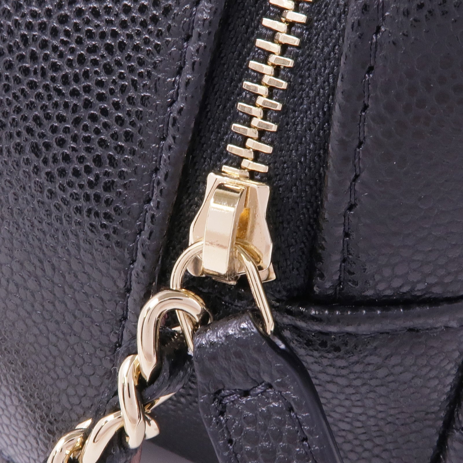 CHANEL 牛皮皮革Pouch金扣手拿包