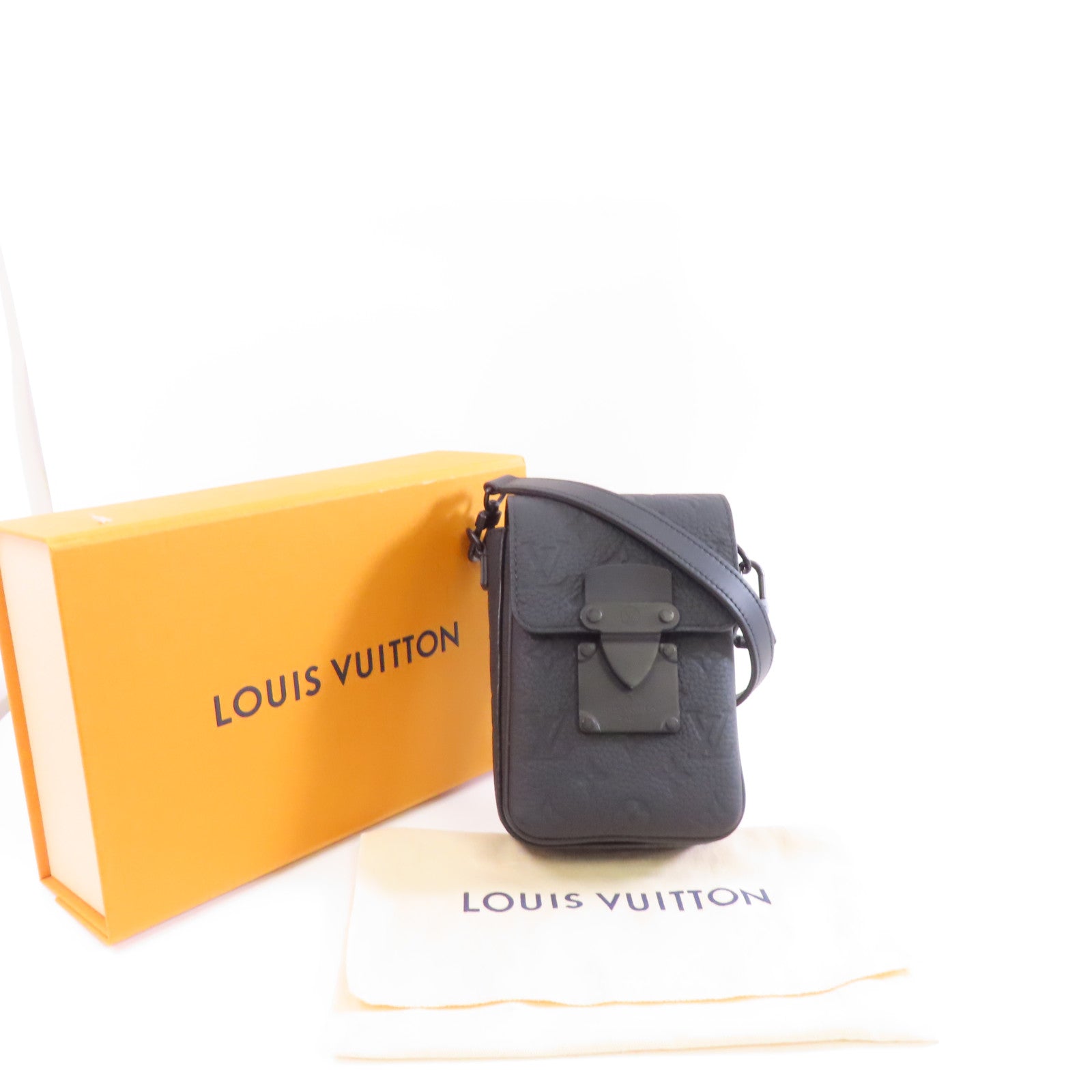 LOUIS VUITTON Monogram Taurillon S Lock Sling Bag肩背袋黑色