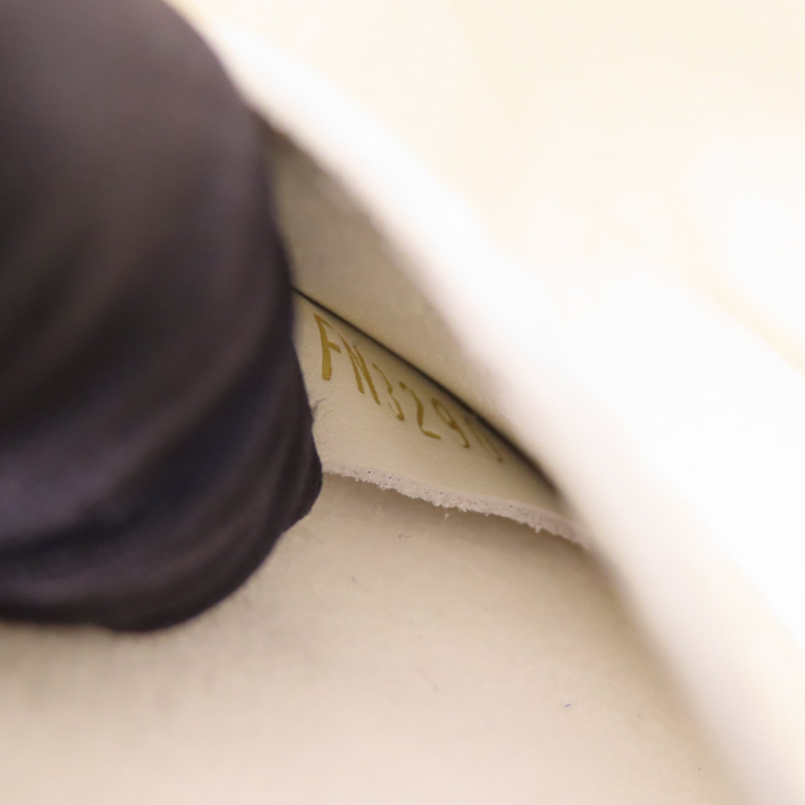 LOUIS VUITTON 牛皮皮革New Wave Multi Pochette金扣肩背袋