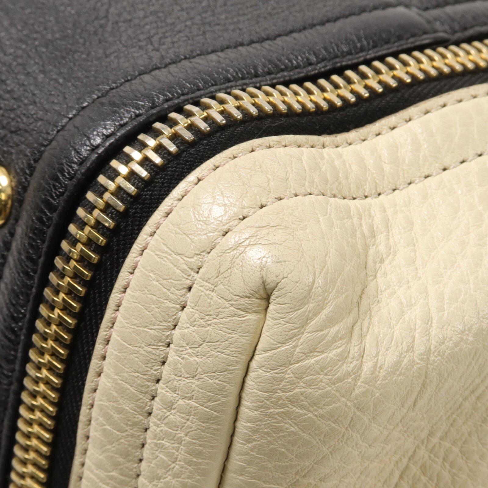 Salvatore Ferragamo 牛皮皮革Gancini手挽袋