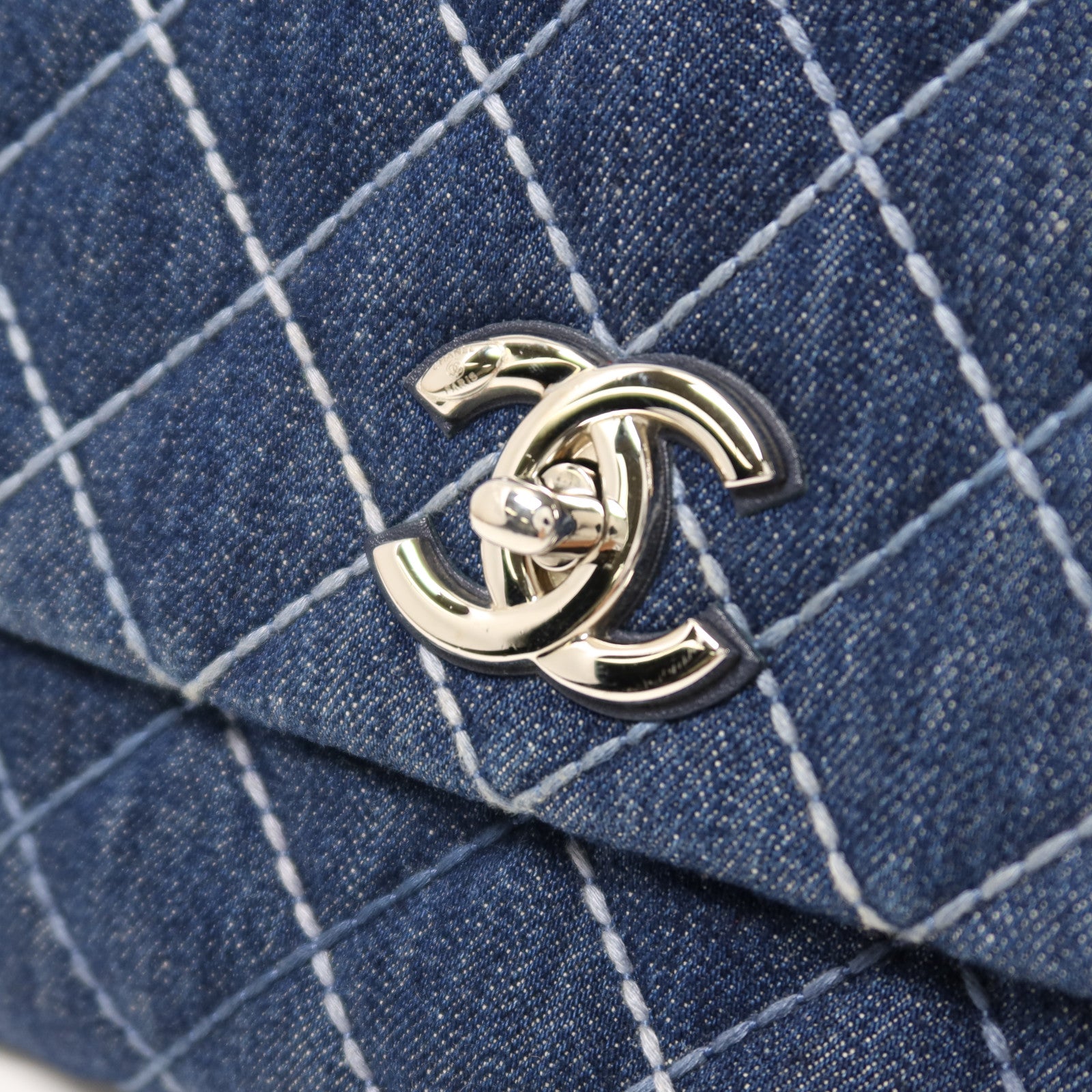CHANEL 牛仔布Coco Handlec銀扣鏈帶手挽肩背兩用袋
