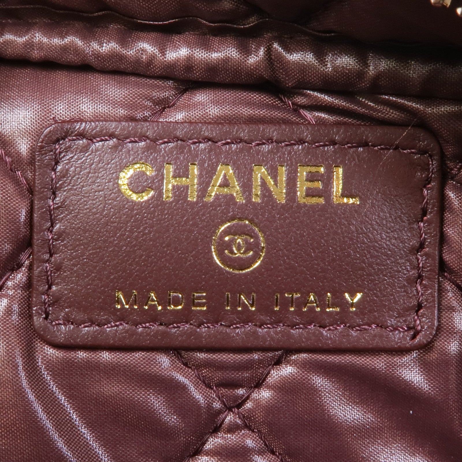 CHANEL 牛皮皮革Pouch金扣手拿包