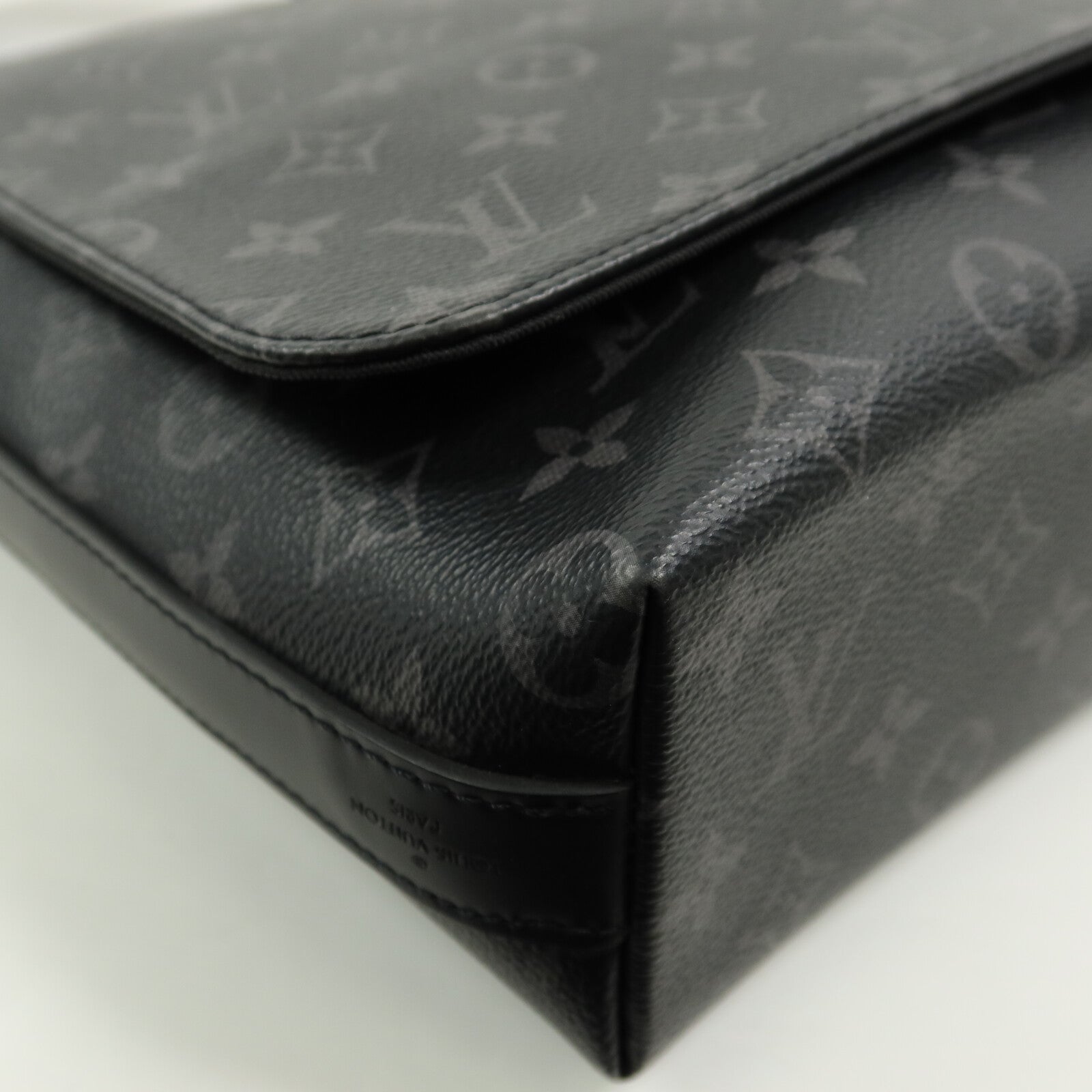LOUIS VUITTON Monogram Eclipse District MM NM肩背袋