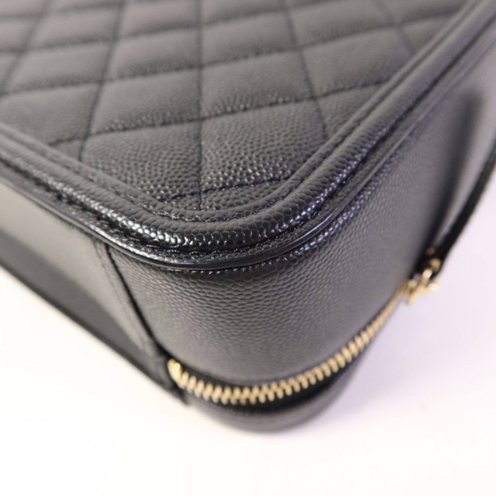 CHANEL 牛皮皮革Filigree Vanity Case Medium金扣手挽肩背兩用袋