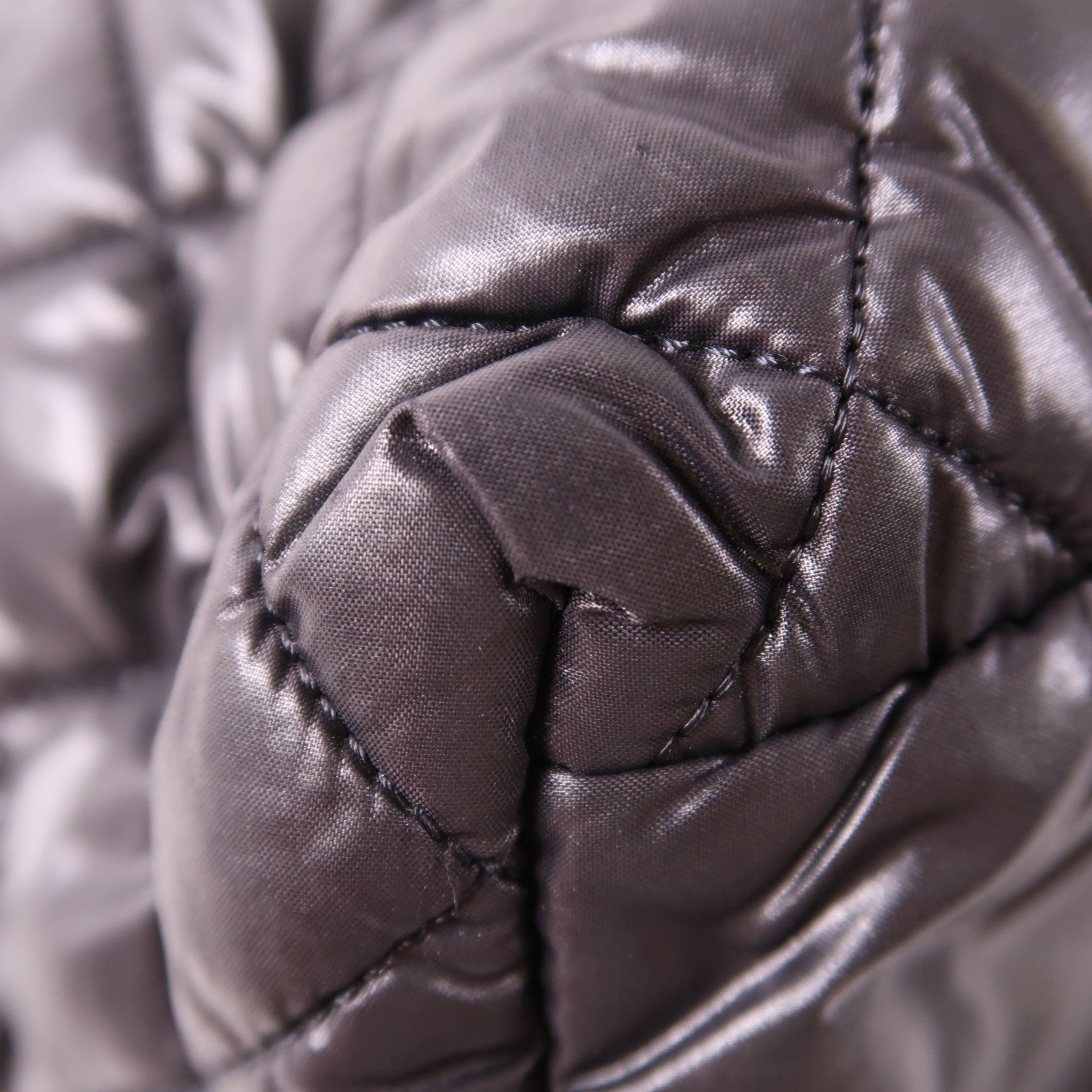 CHANEL 尼龍Coco Cocoon銀扣手挽袋