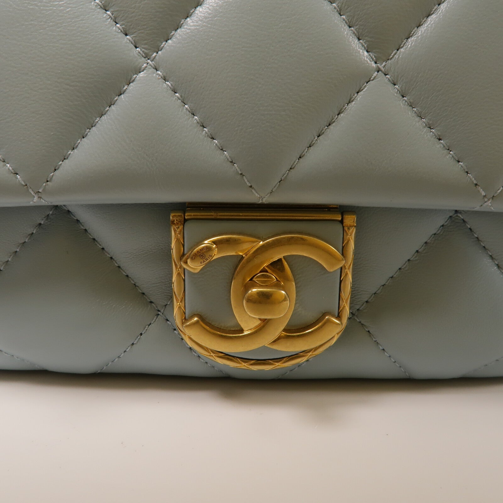 CHANEL 羊皮皮革22P Mini Flap鏈帶肩背袋