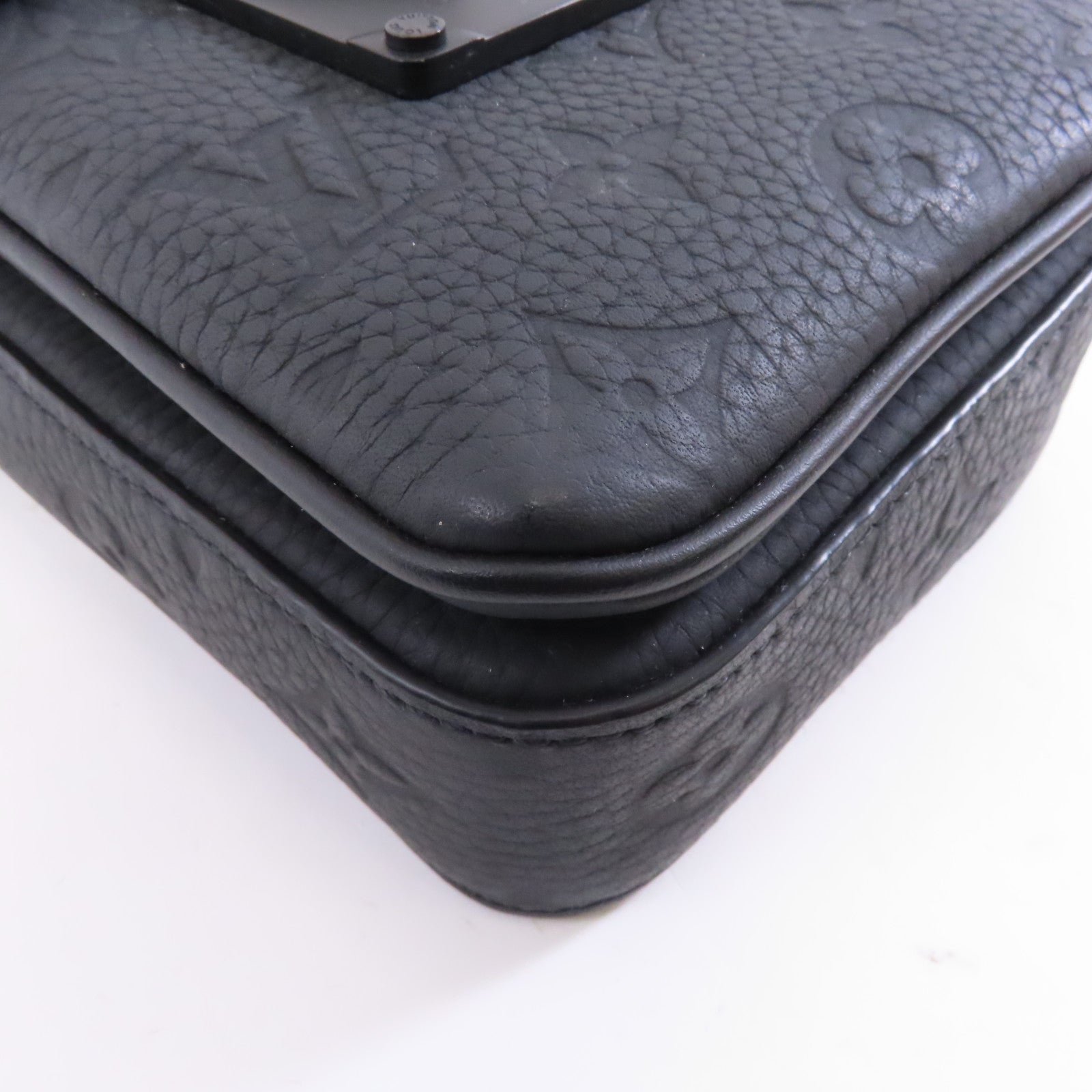 LOUIS VUITTON Monogram Taurillon S Lock Sling Bag肩背袋黑色