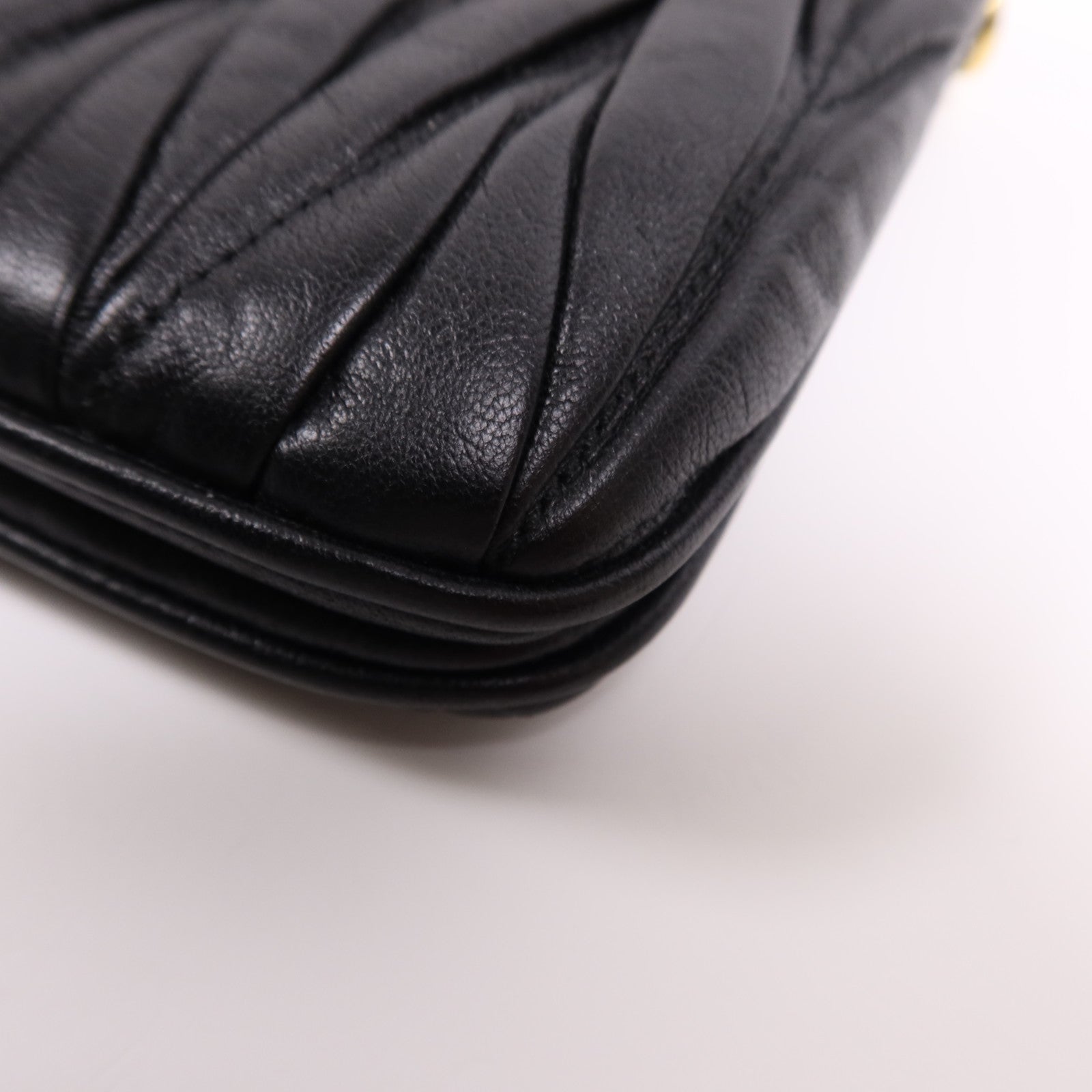Miu Miu 牛皮皮革Shoulder Bag金扣肩背袋