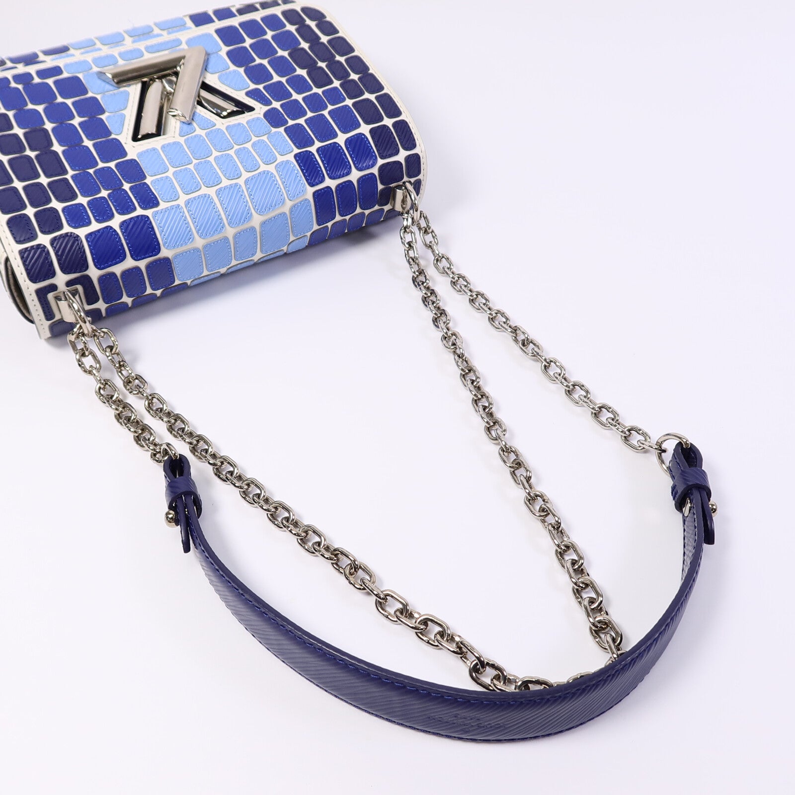 LOUIS VUITTON Epi Twist MM鏈帶肩背袋