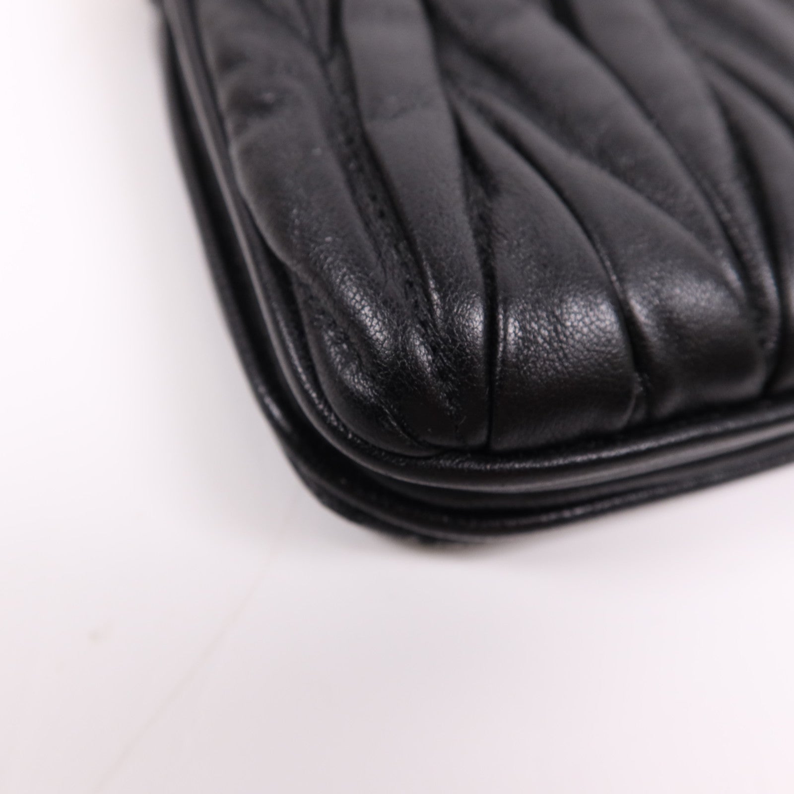 Miu Miu 牛皮皮革Shoulder Bag金扣肩背袋
