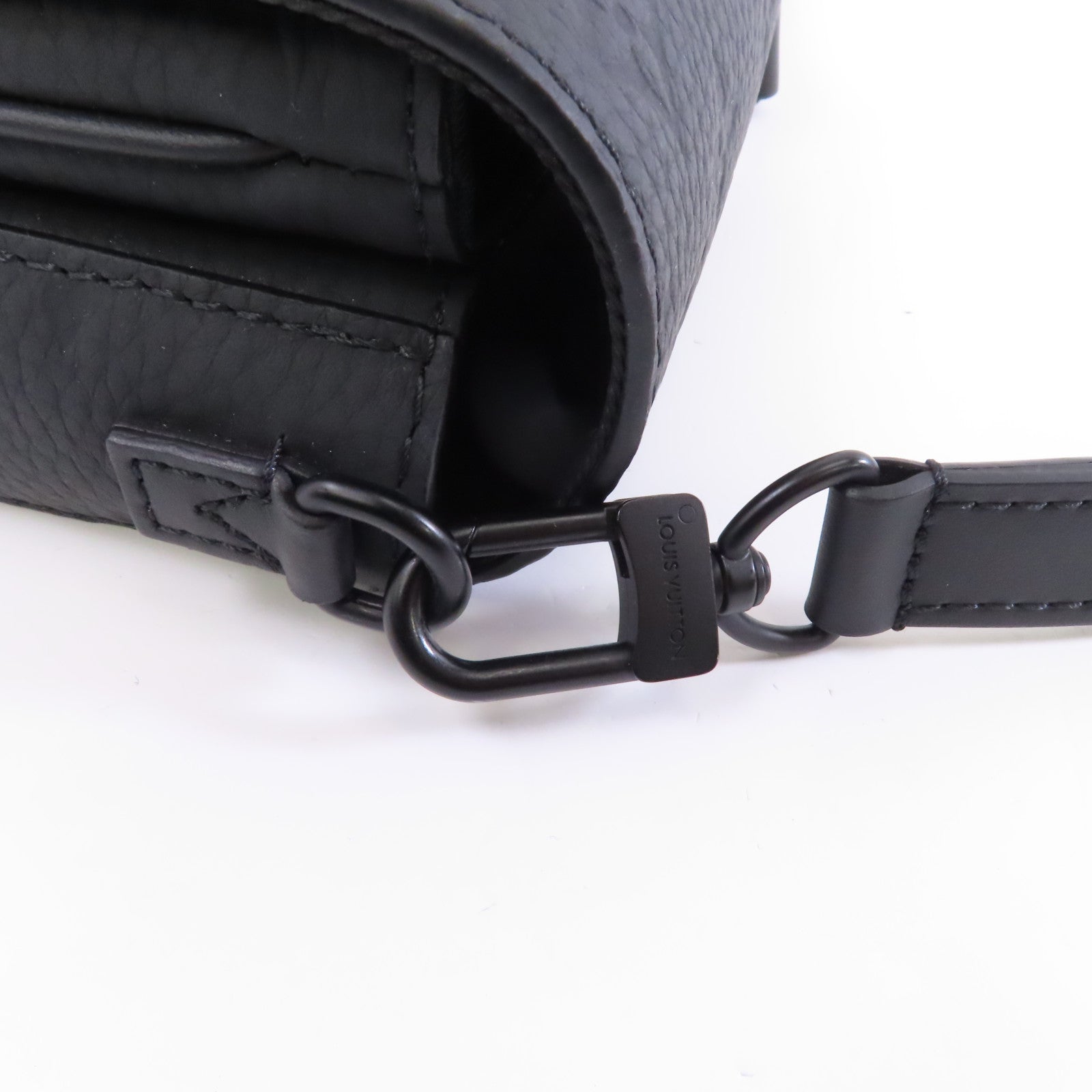 LOUIS VUITTON Monogram Taurillon S Lock Sling Bag肩背袋黑色