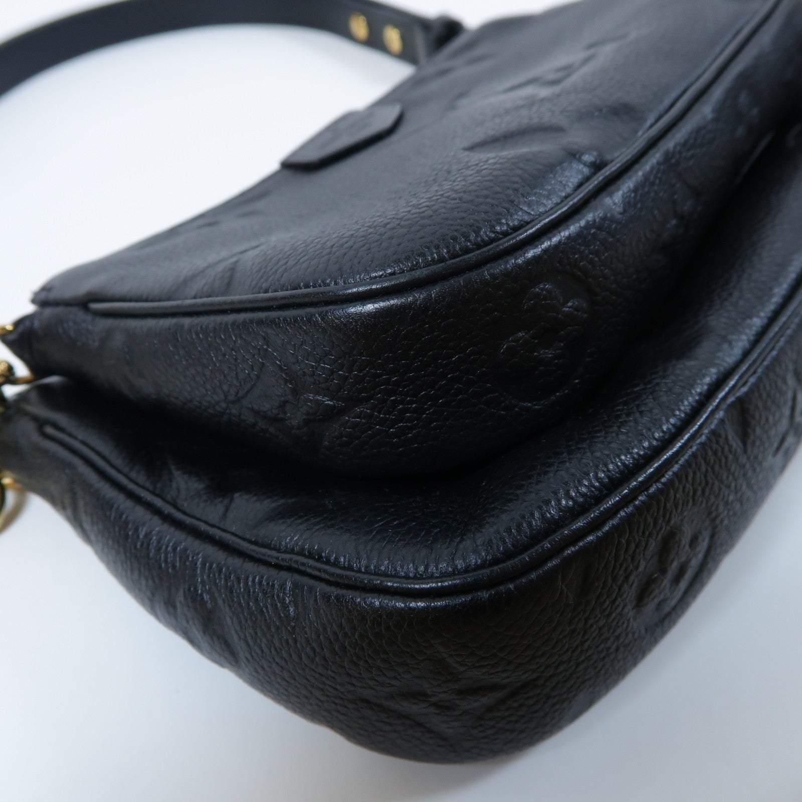 LOUIS VUITTON Monogram Empreinte Multi Pochette Accessoires金扣肩背袋黑色
