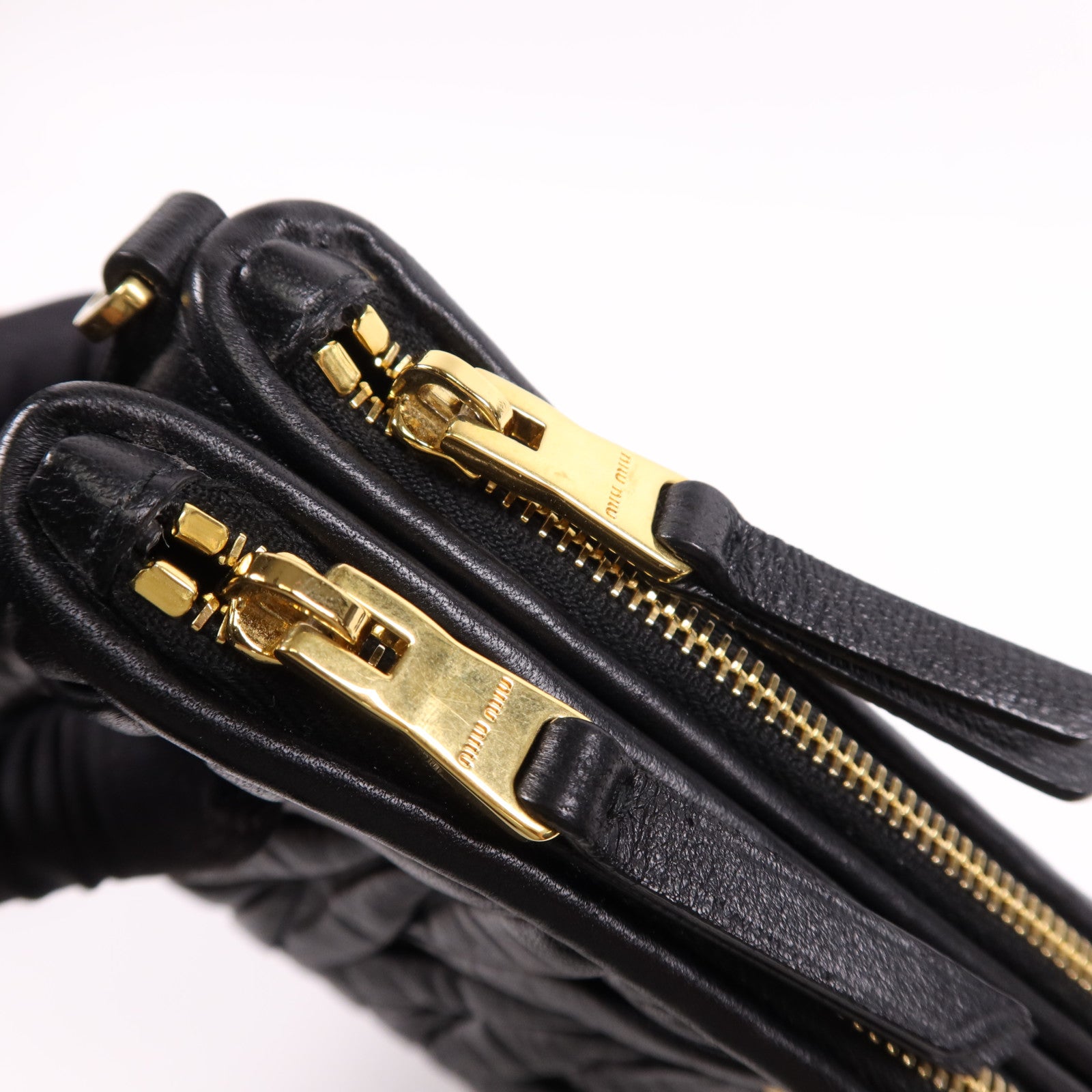 Miu Miu 牛皮皮革Shoulder Bag金扣肩背袋