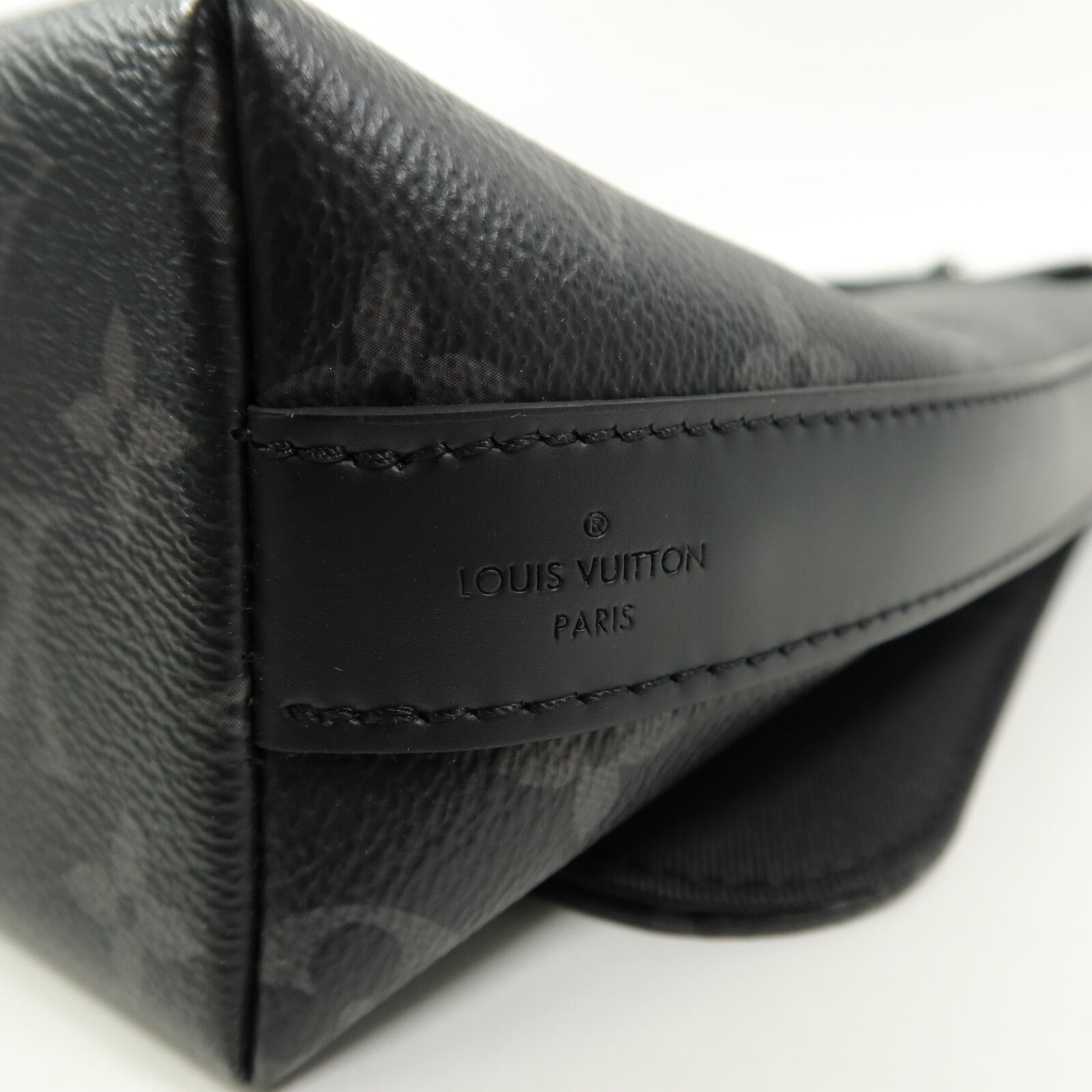 LOUIS VUITTON Monogram Eclipse District MM NM肩背袋