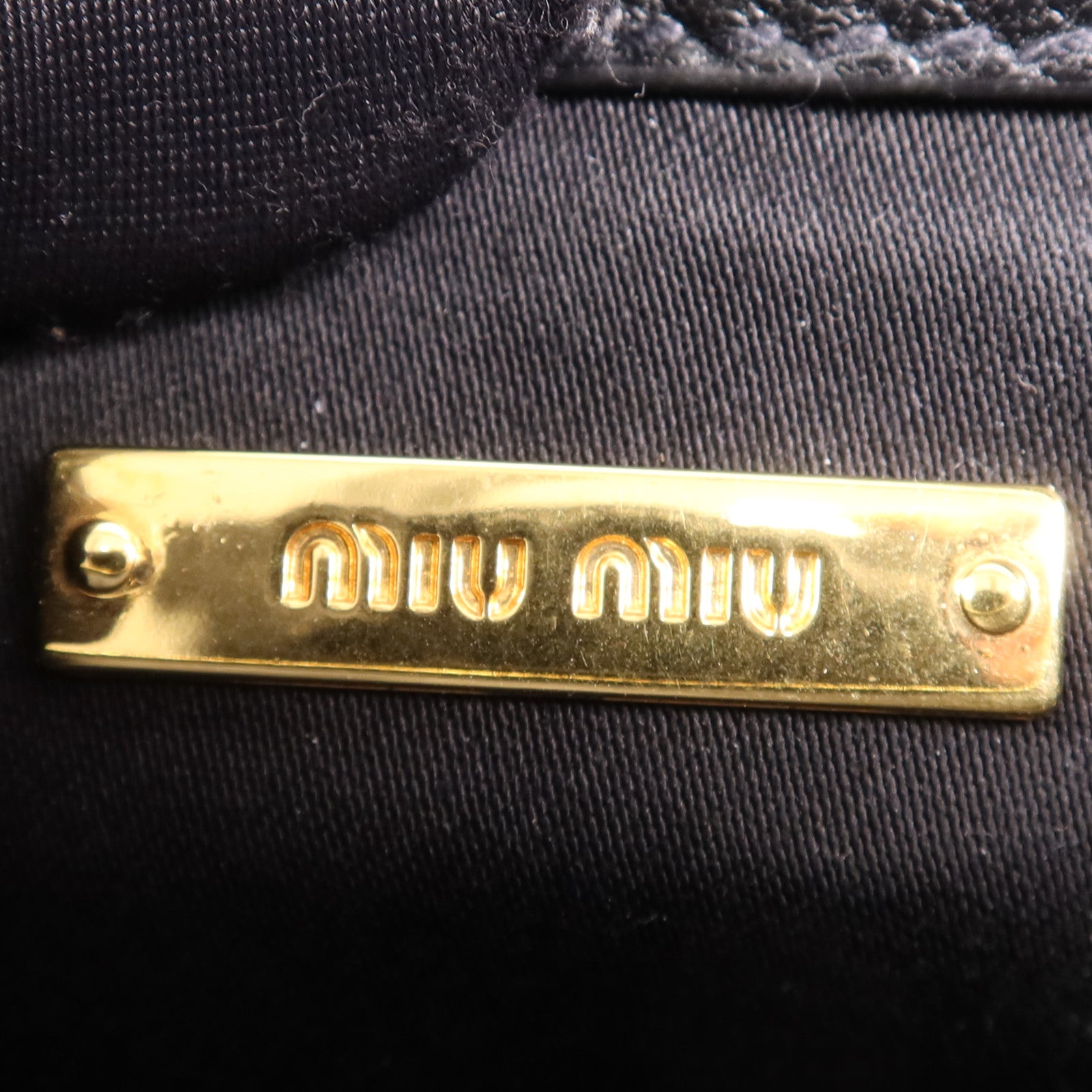 Miu Miu 牛皮皮革Shoulder Bag金扣肩背袋