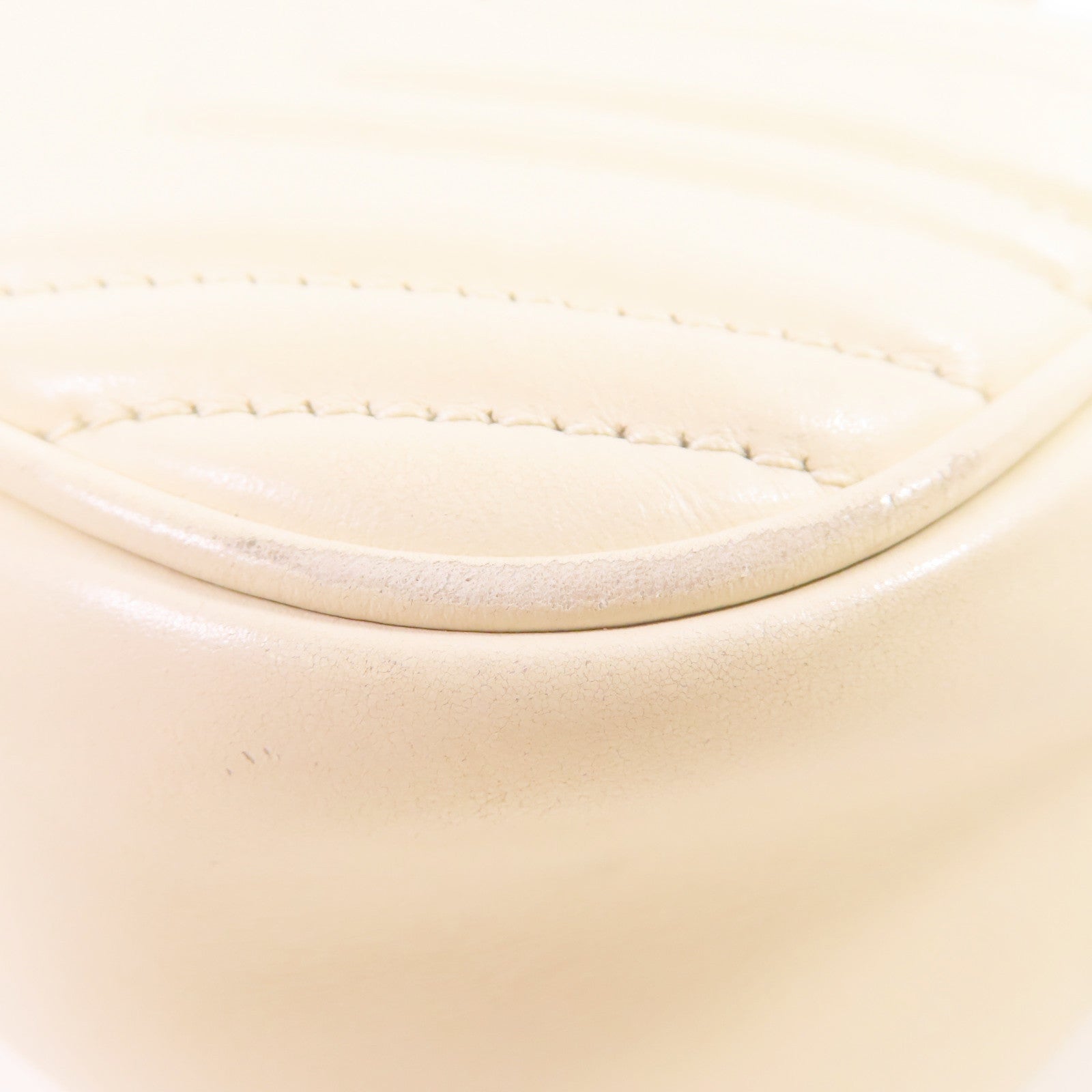 GUCCI 【激減優惠】牛皮皮革GG Marmont Shoulder Bag金扣鏈帶肩背袋米白色