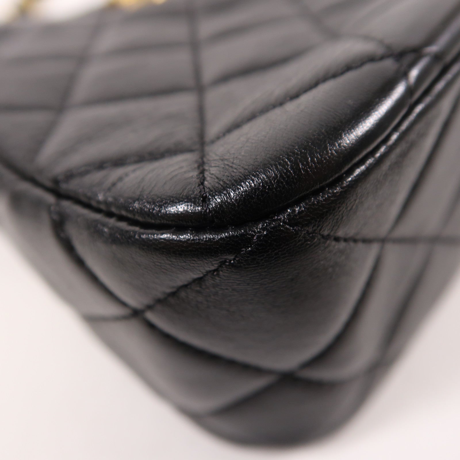 CHANEL 牛皮皮革Hobo Bag金扣鏈帶肩背袋