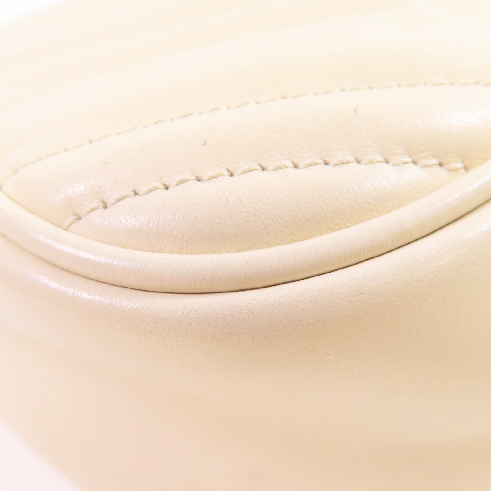 GUCCI 【激減優惠】牛皮皮革GG Marmont Shoulder Bag金扣鏈帶肩背袋米白色