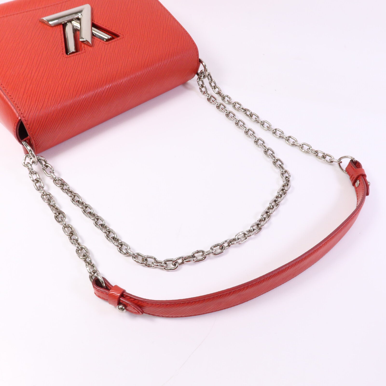 LOUIS VUITTON Epi Twist MM銀扣鏈帶肩背袋