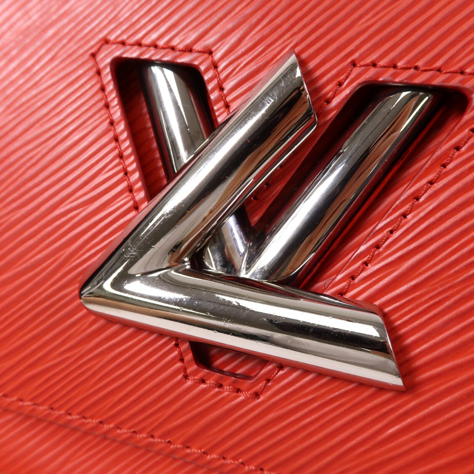 LOUIS VUITTON Epi Twist MM銀扣鏈帶肩背袋