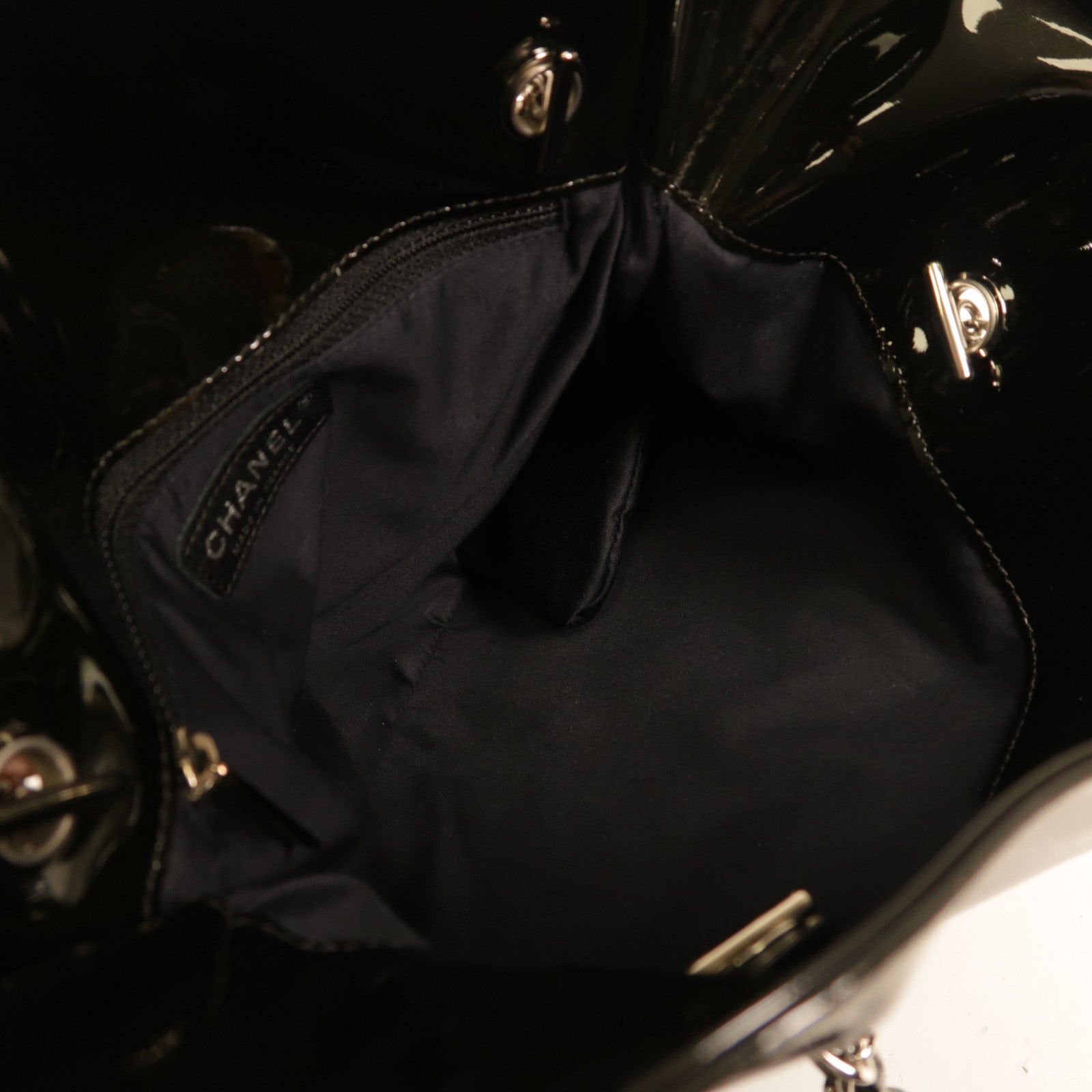 CHANEL 漆皮皮革Chain Shoulder銀扣鏈帶肩背袋黑色