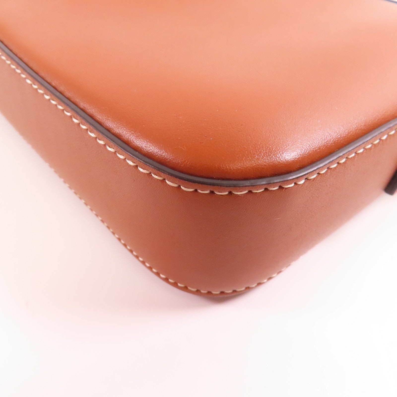 CELINE 牛皮皮革Cuir Triomphe金扣肩背袋