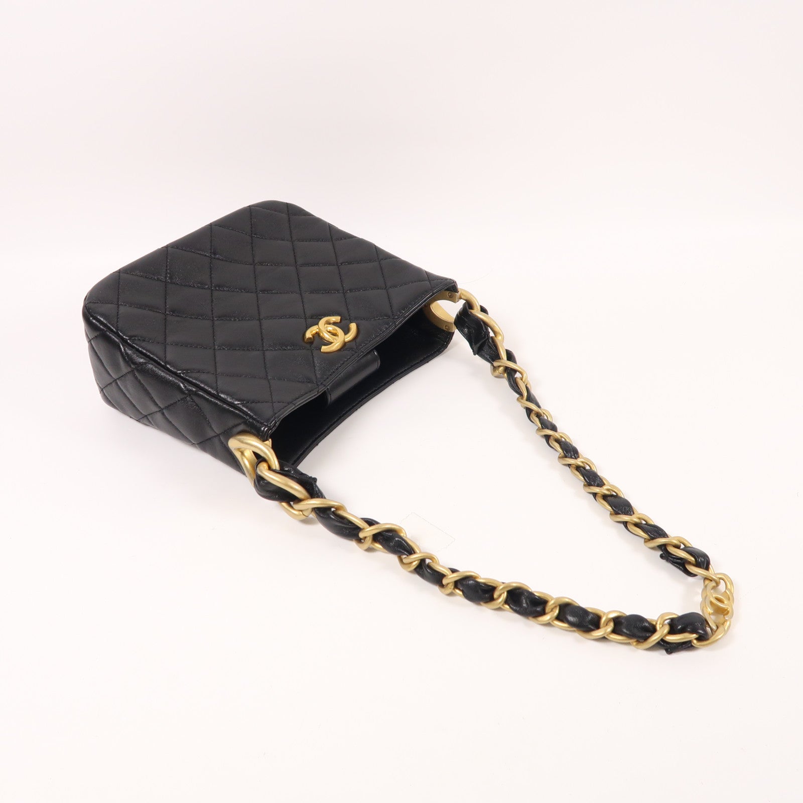 CHANEL 牛皮皮革Hobo Bag金扣鏈帶肩背袋