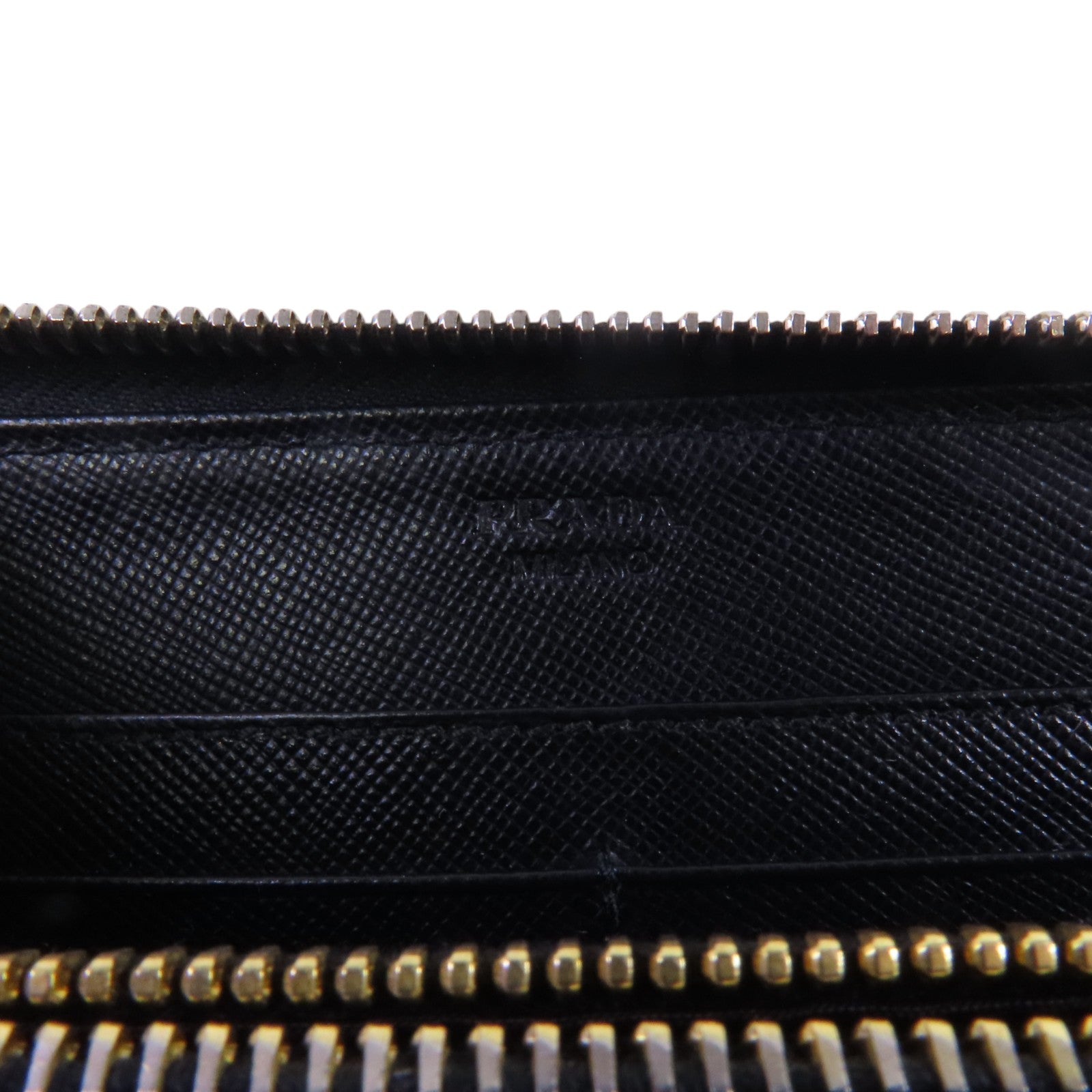 PRADA Saffiano皮革Zipper Long Wallet金扣拉鏈長錢包