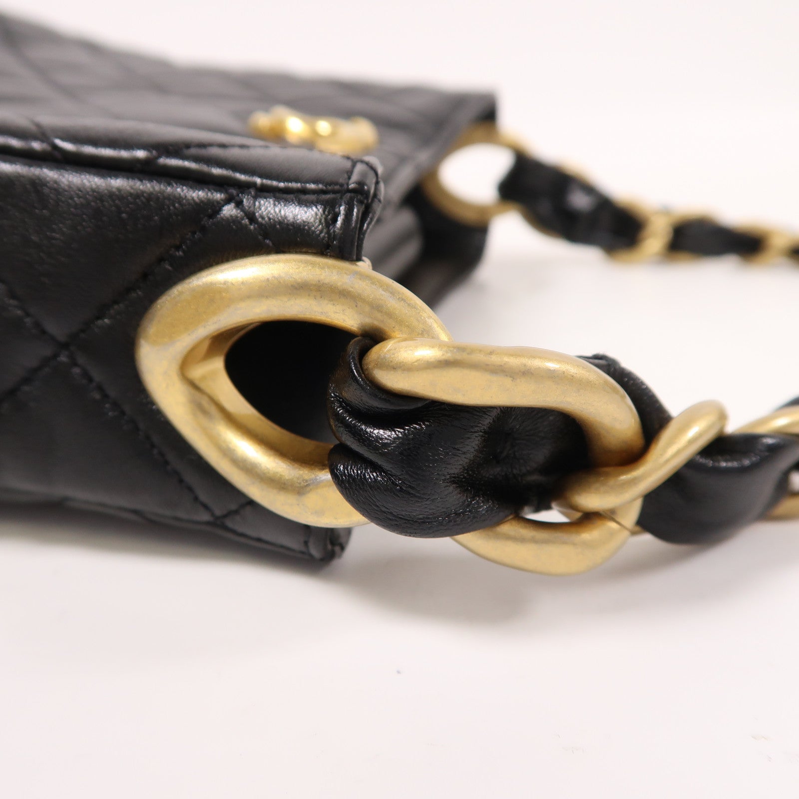 CHANEL 牛皮皮革Hobo Bag金扣鏈帶肩背袋