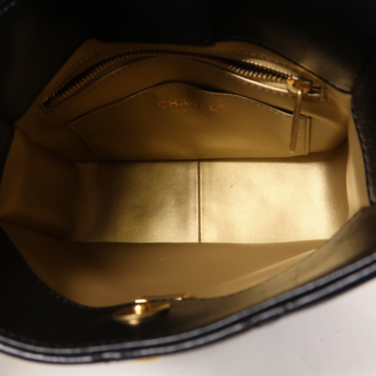 CHANEL 牛皮皮革Hobo Bag金扣鏈帶肩背袋