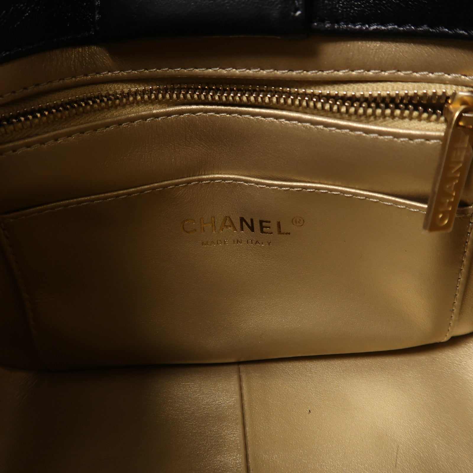 CHANEL 牛皮皮革Hobo Bag金扣鏈帶肩背袋