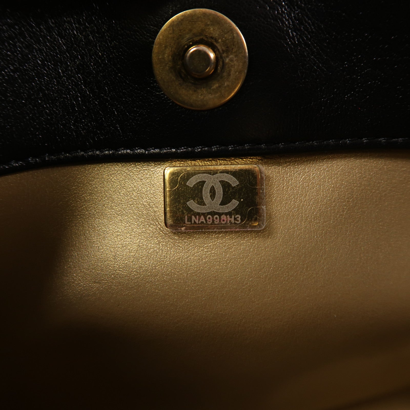 CHANEL 牛皮皮革Hobo Bag金扣鏈帶肩背袋