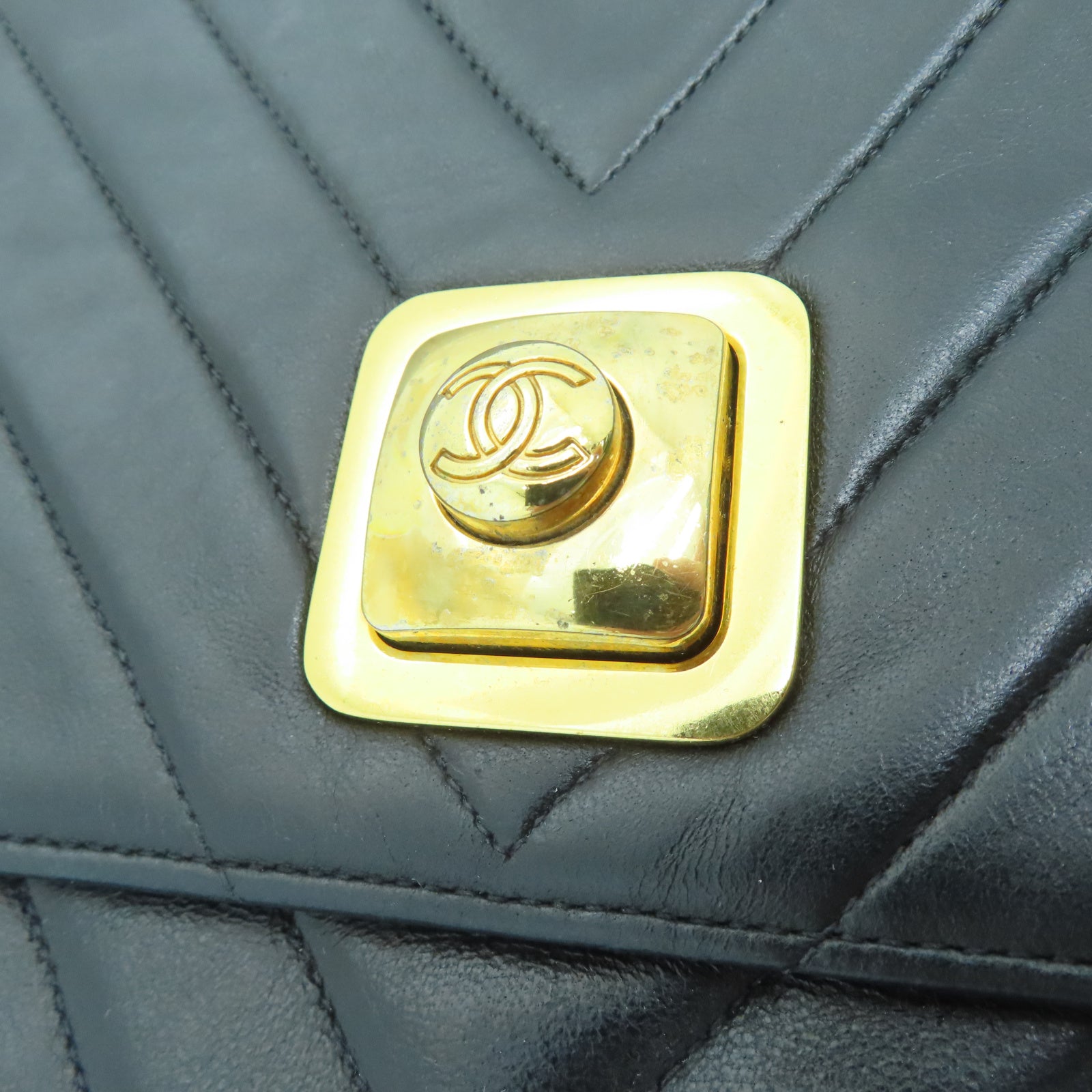 CHANEL 斜纹羊皮皮革Chain Shoulder金扣链带肩背袋黑色