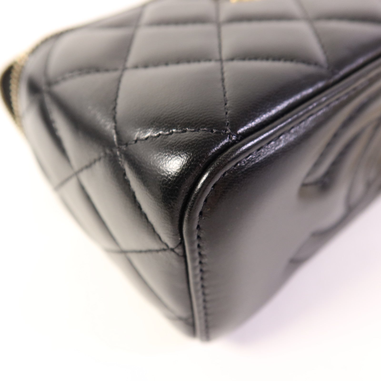CHANEL 【激減優惠】皮革Vanity Case金扣鏈帶肩背袋