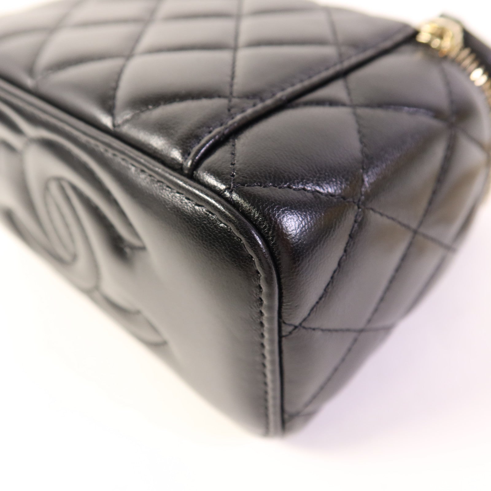 CHANEL 【激減優惠】皮革Vanity Case金扣鏈帶肩背袋