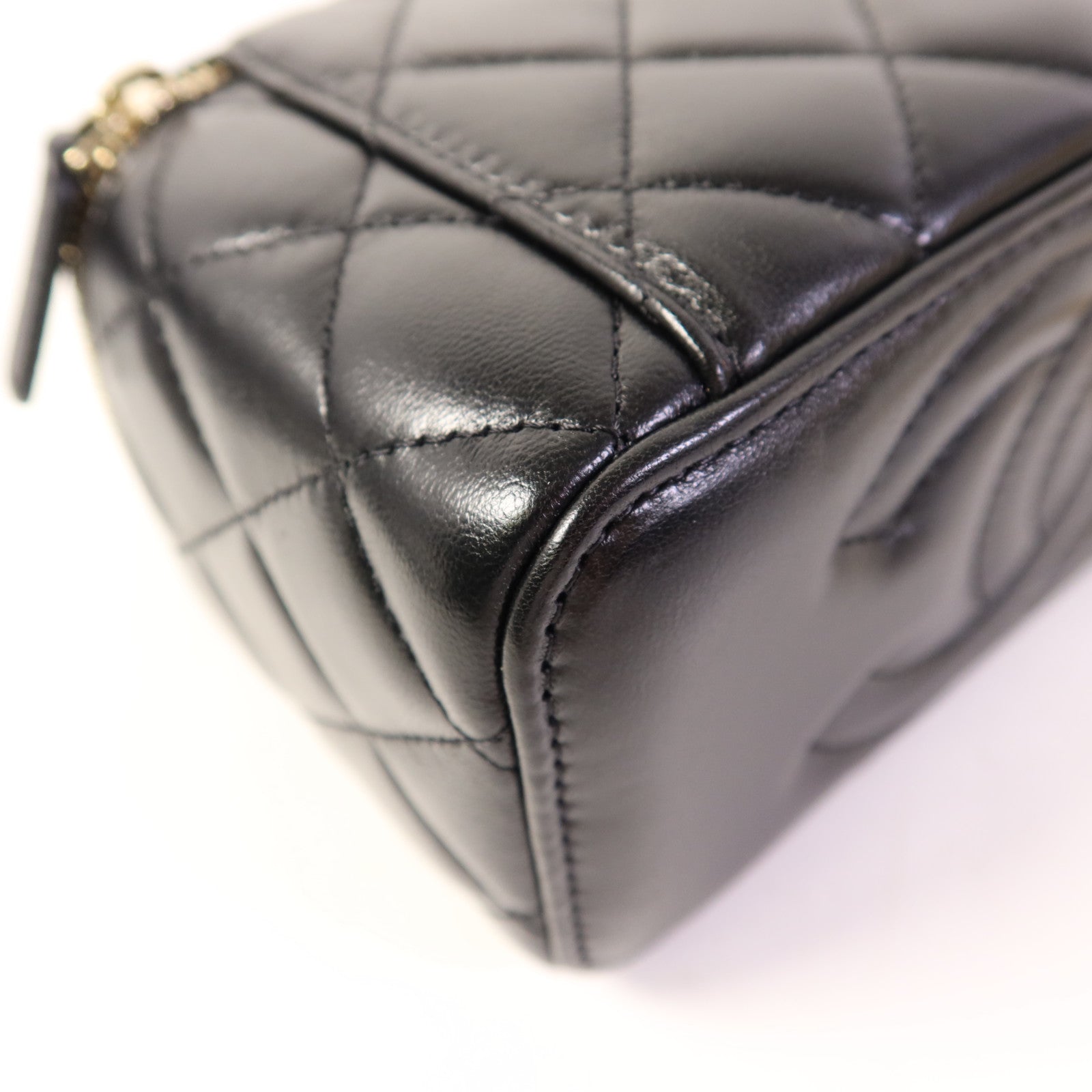 CHANEL 【激減優惠】皮革Vanity Case金扣鏈帶肩背袋