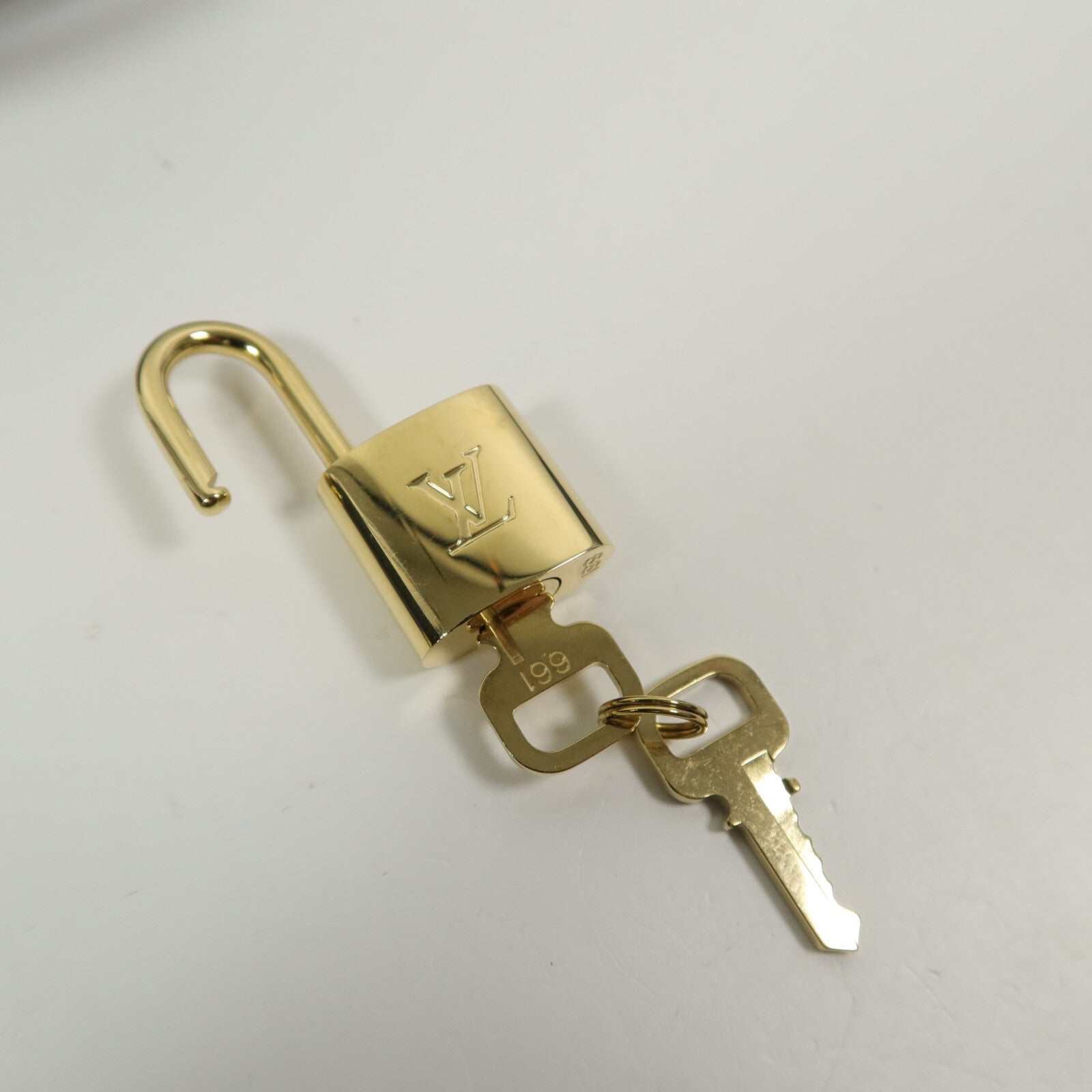 LOUIS VUITTON Monogram Empreinte Montaigne MM手挽肩背兩用袋