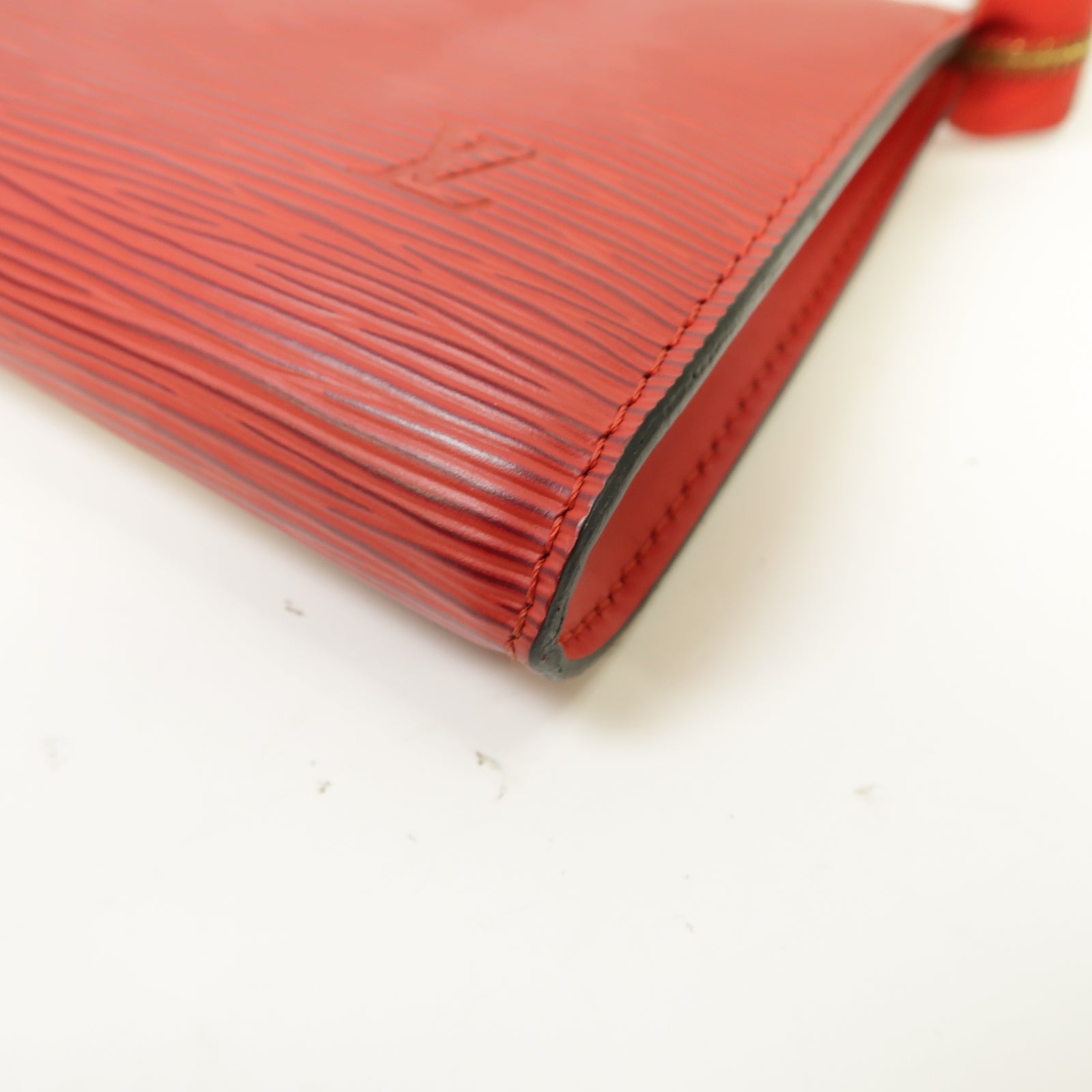 LOUIS VUITTON 【激減優惠】Epi Pochette Accessories金扣手挽袋紅色