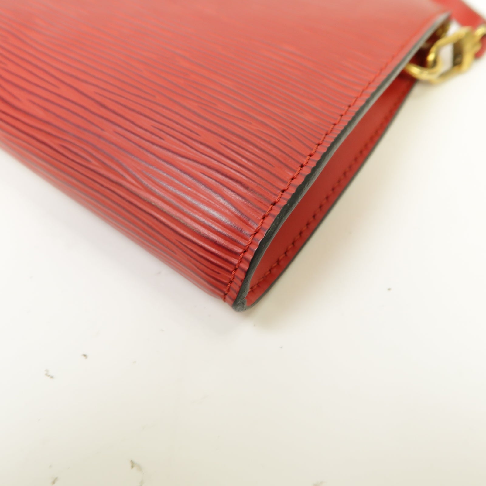 LOUIS VUITTON 【激減優惠】Epi Pochette Accessories金扣手挽袋紅色