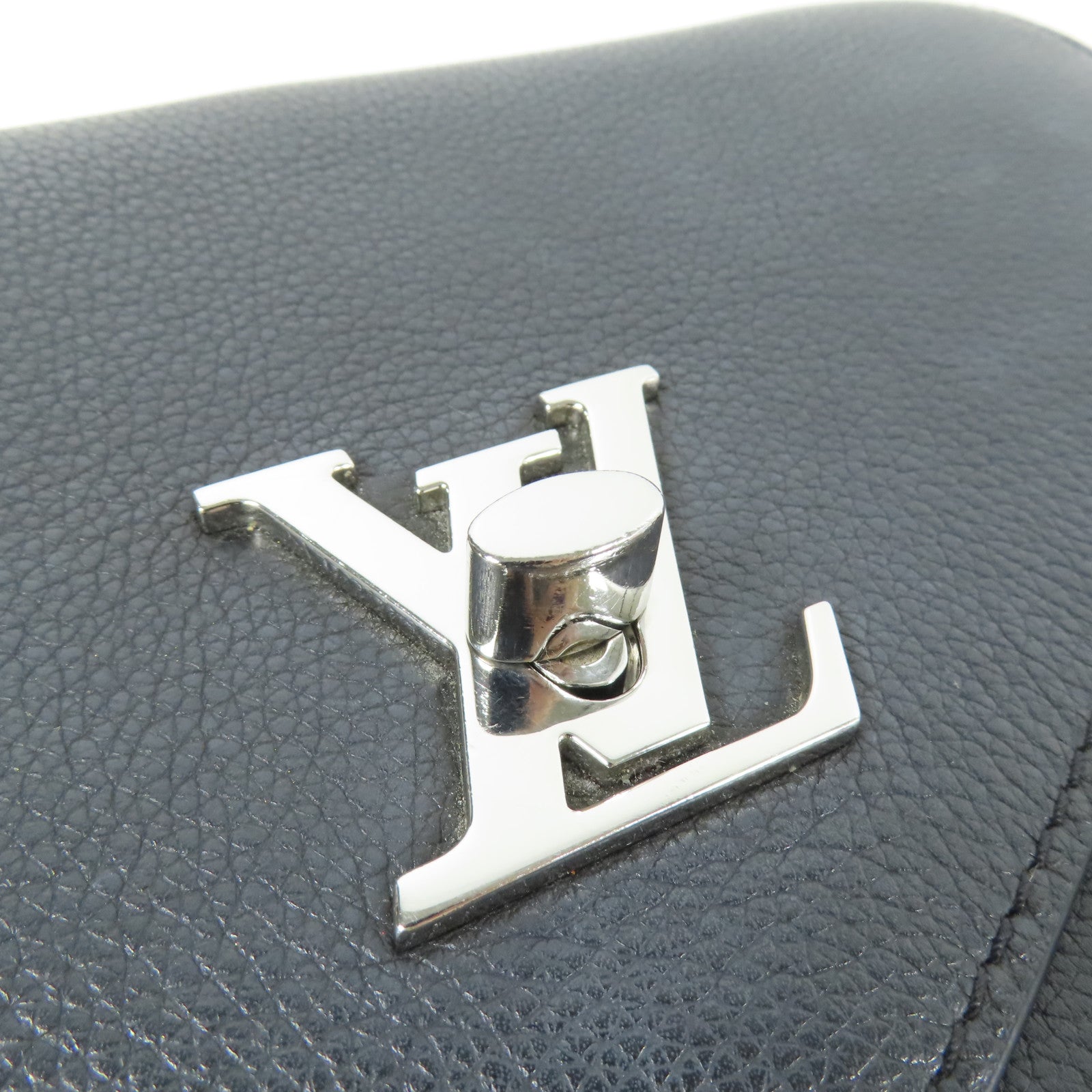 LOUIS VUITTON 牛皮皮革My Lock Me銀扣肩背袋
