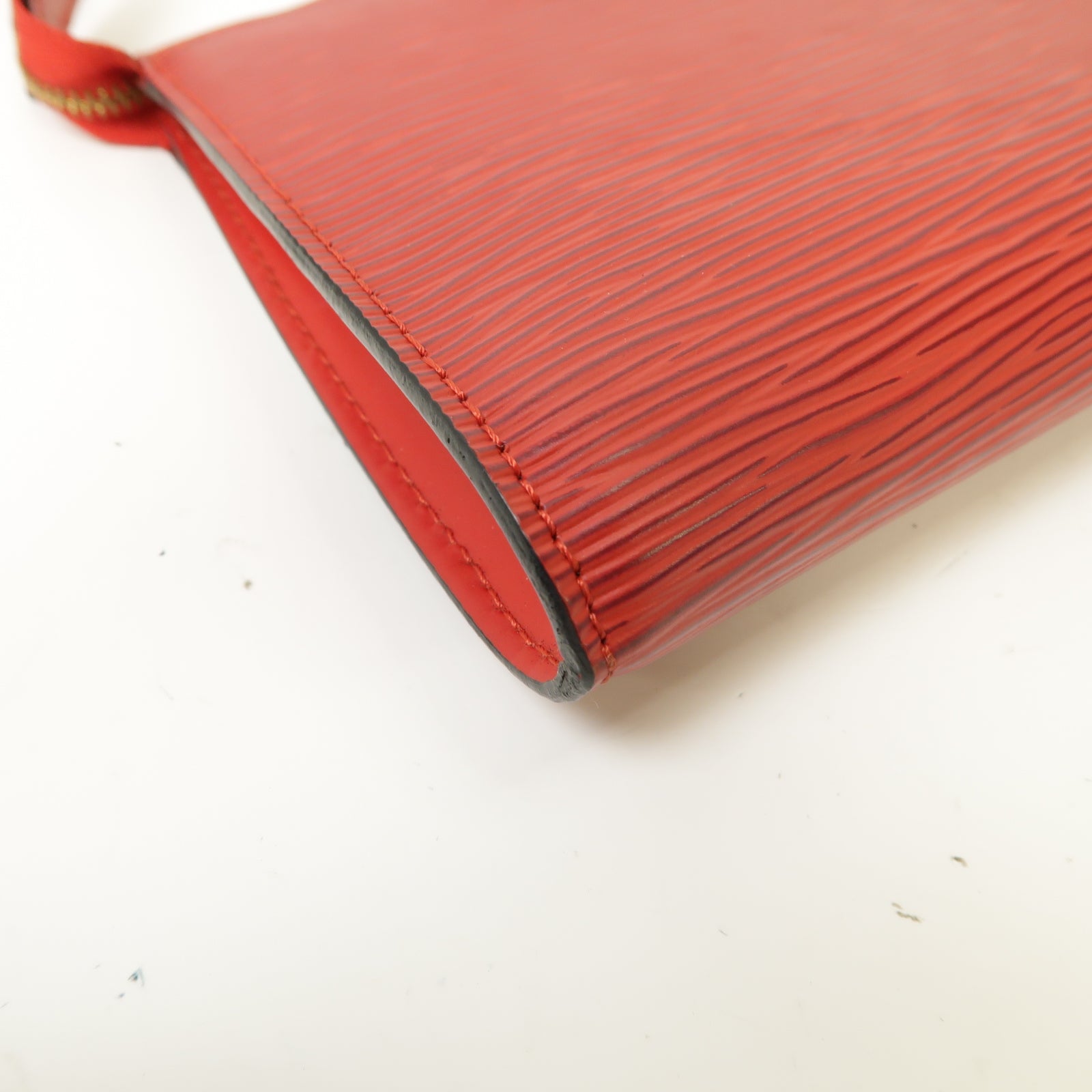 LOUIS VUITTON 【激減優惠】Epi Pochette Accessories金扣手挽袋紅色