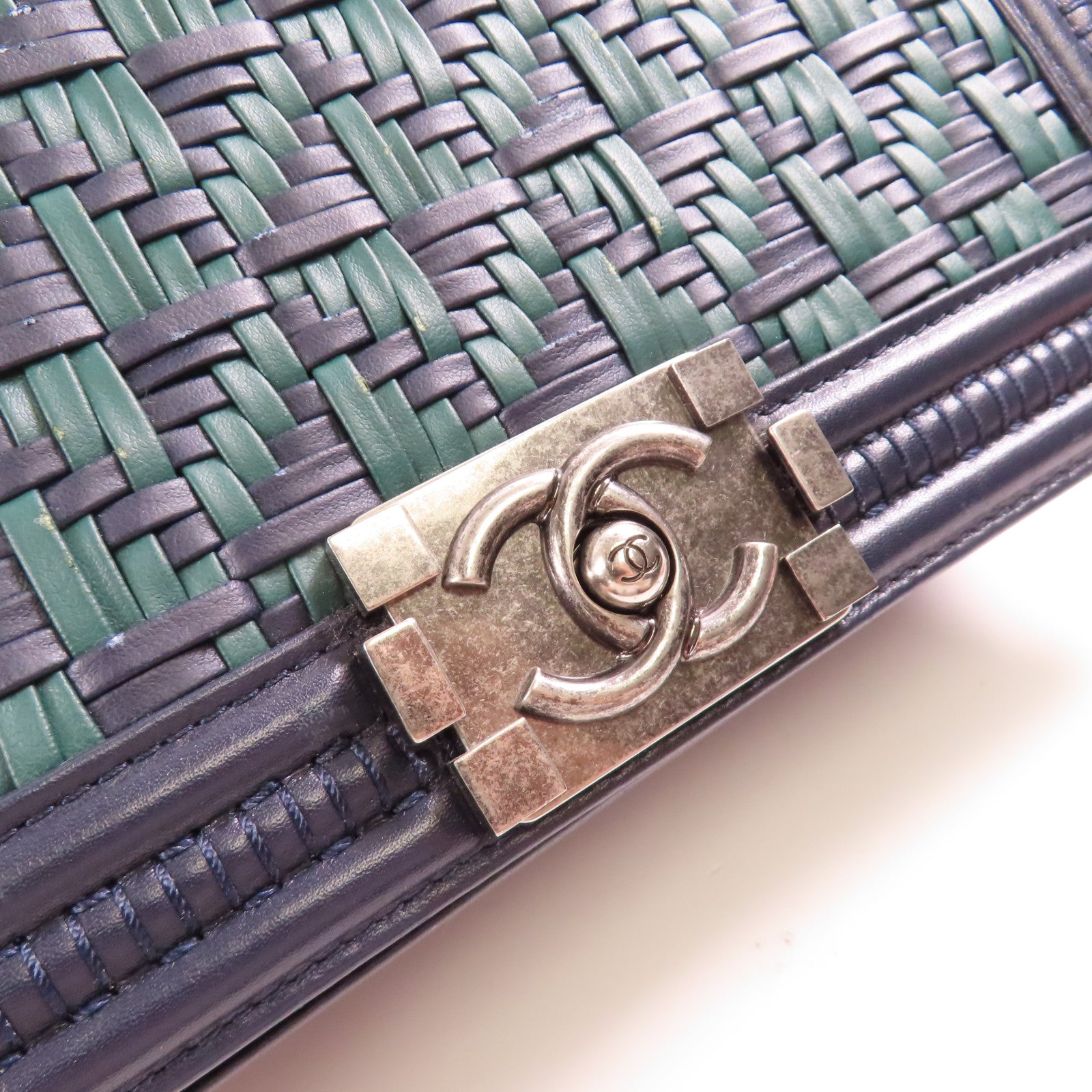 CHANEL 牛皮皮革Boy 25銀扣鏈帶肩背袋