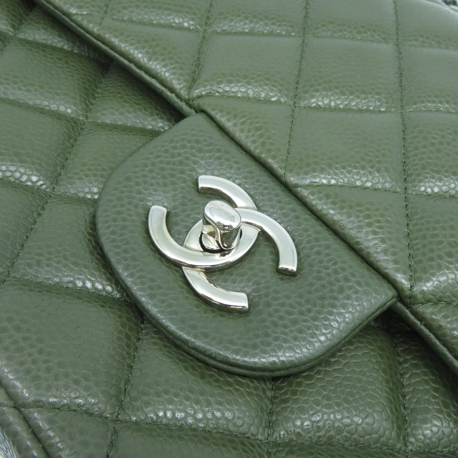 CHANEL **【激減優惠】Caviar皮革Classic Jumbo銀扣鏈帶肩背袋綠色