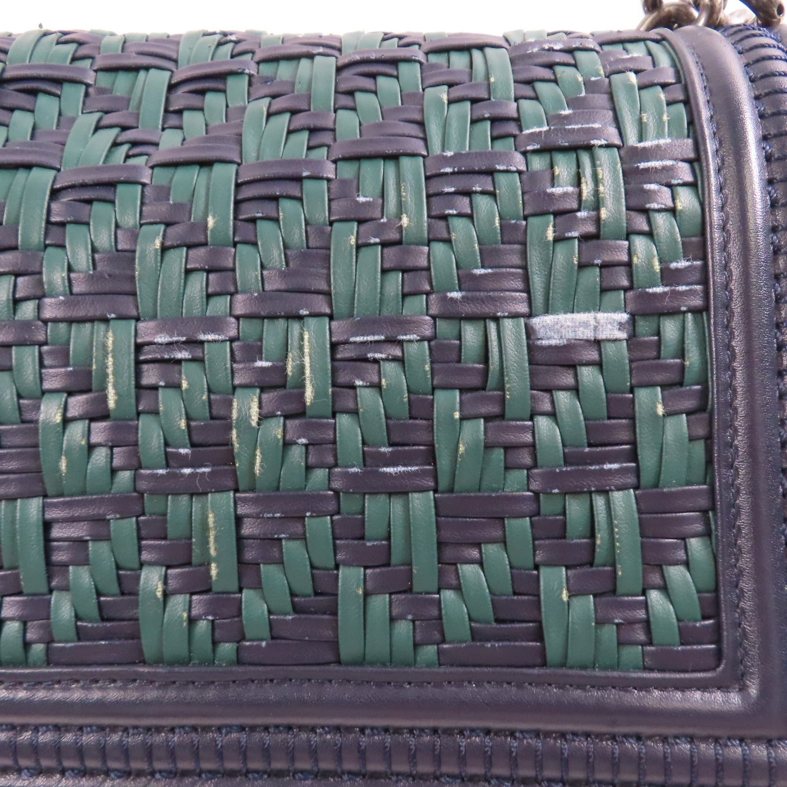 CHANEL 牛皮皮革Boy 25銀扣鏈帶肩背袋