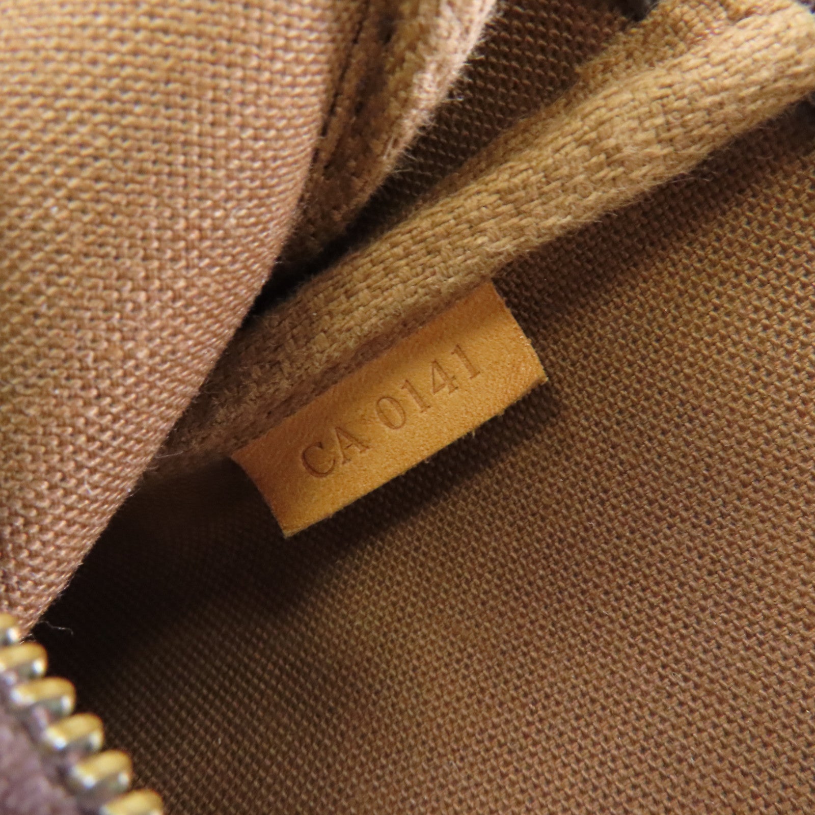 LOUIS VUITTON Monogram Pochette Accessoires金扣手挽袋啡色