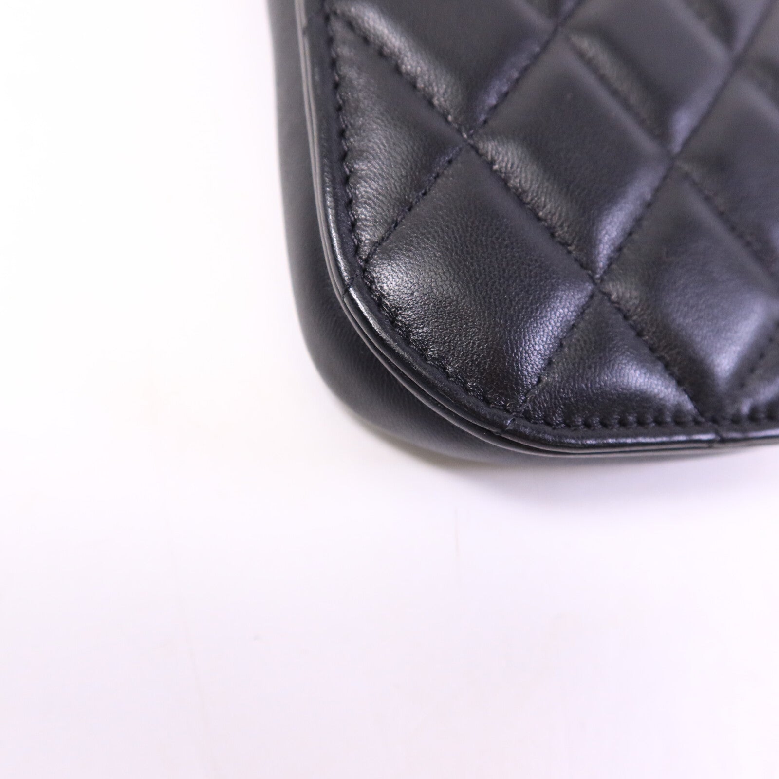 CHANEL 羊皮皮革Vanity Phone Holder鏈帶肩背袋