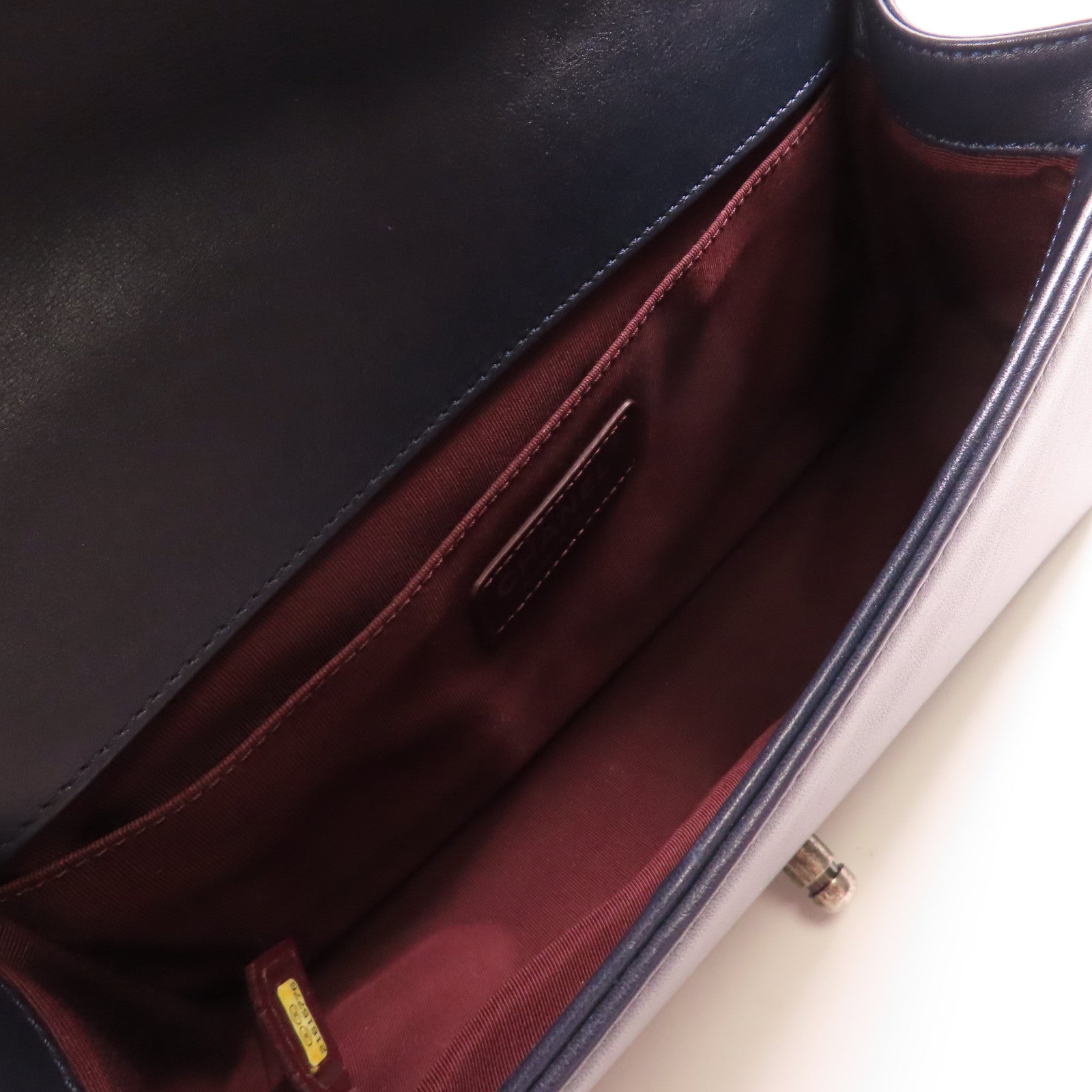 CHANEL 牛皮皮革Boy 25銀扣鏈帶肩背袋