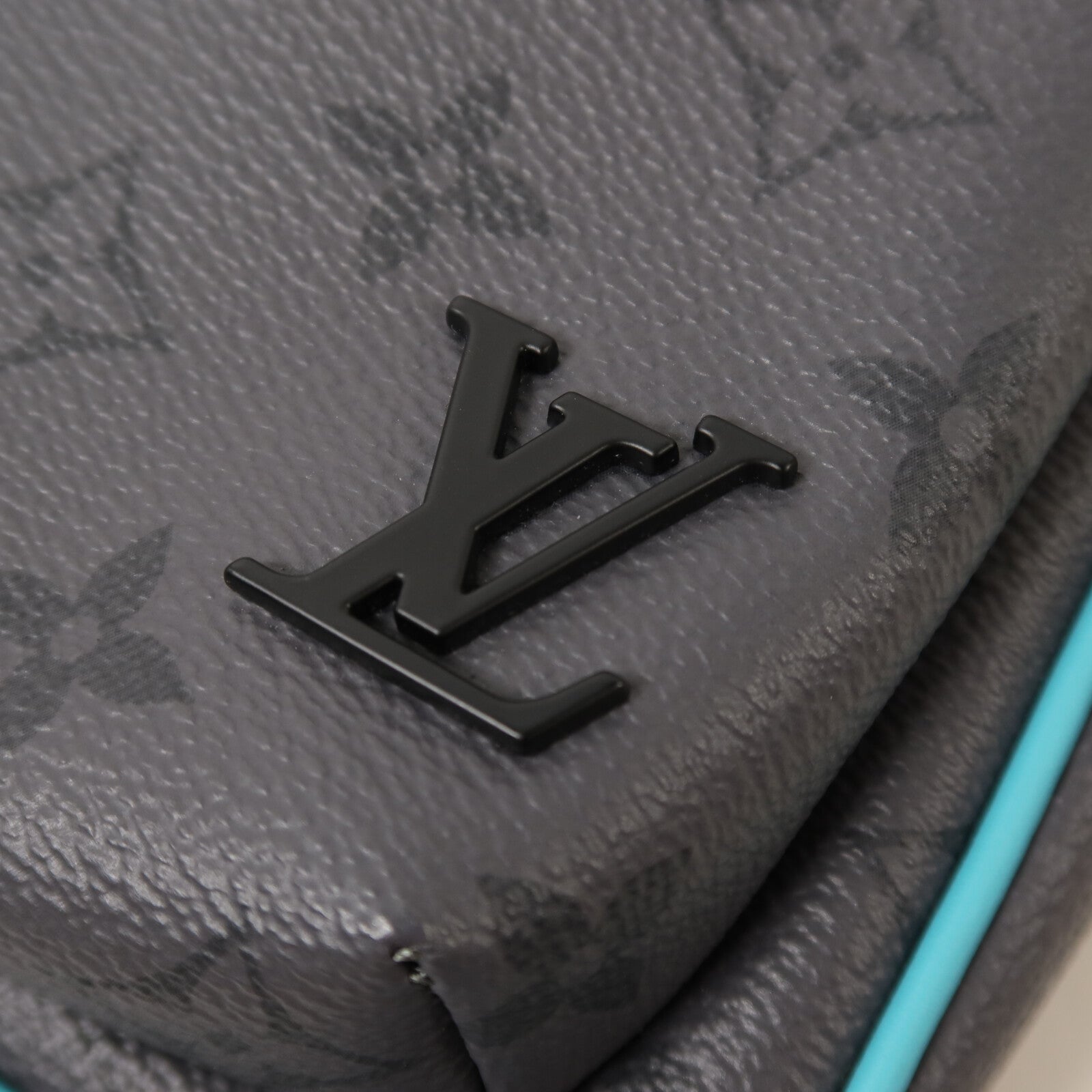 LOUIS VUITTON Monogram Eclipse Reverse Avenue Sling肩背袋